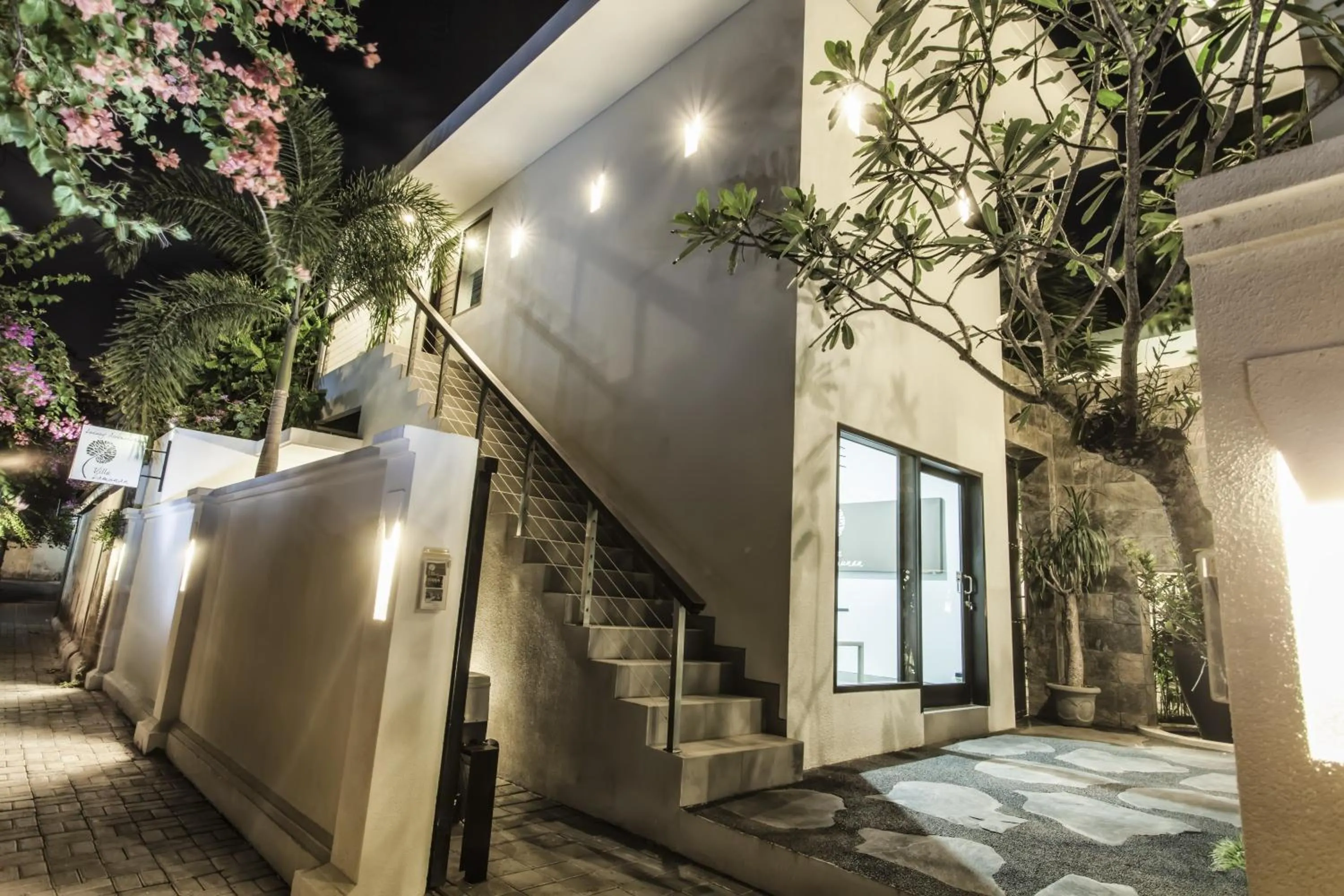 Facade/entrance in Villa Lamunan