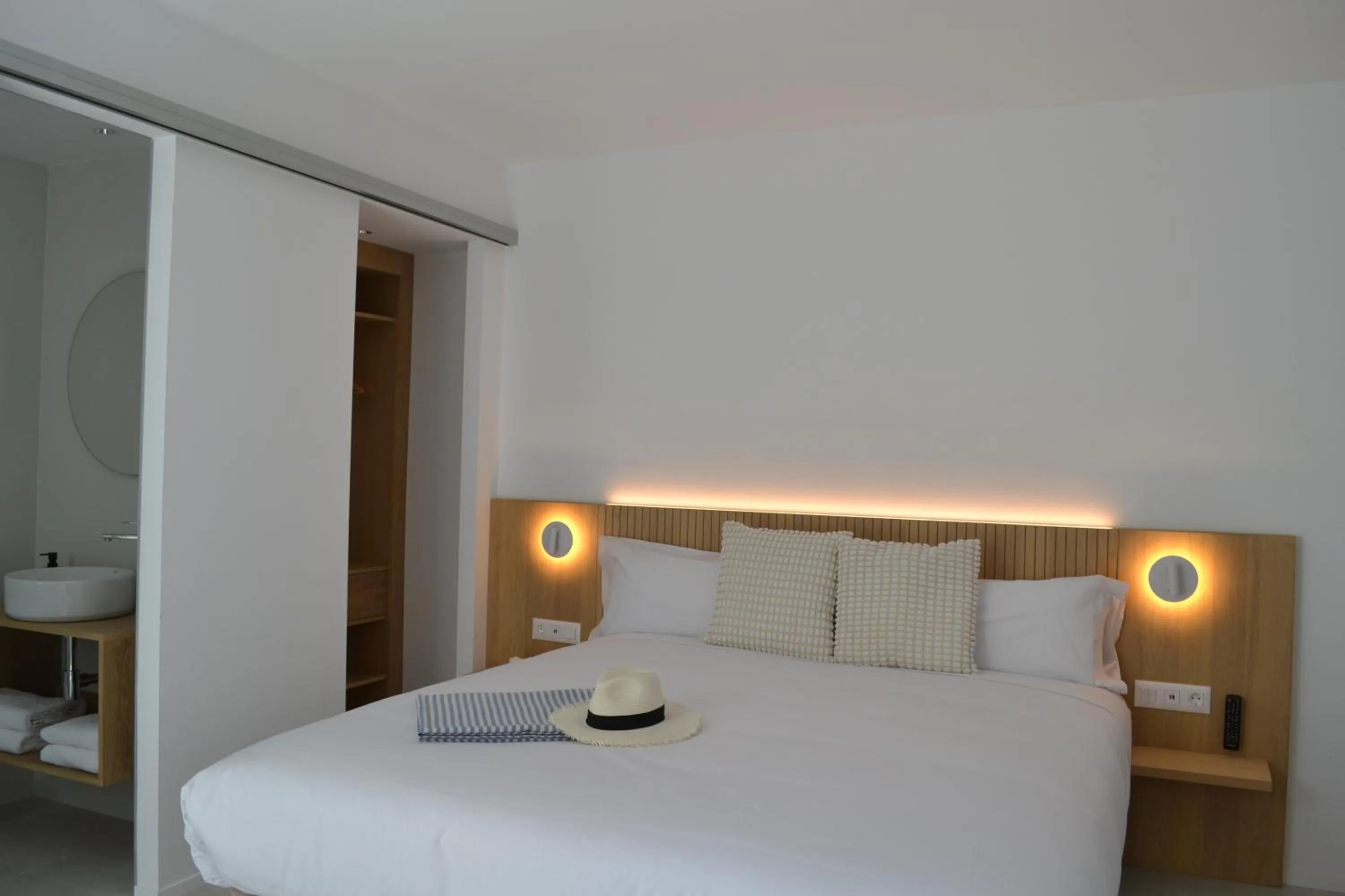 Bed in MYO Barcelona Hotel & Apartments