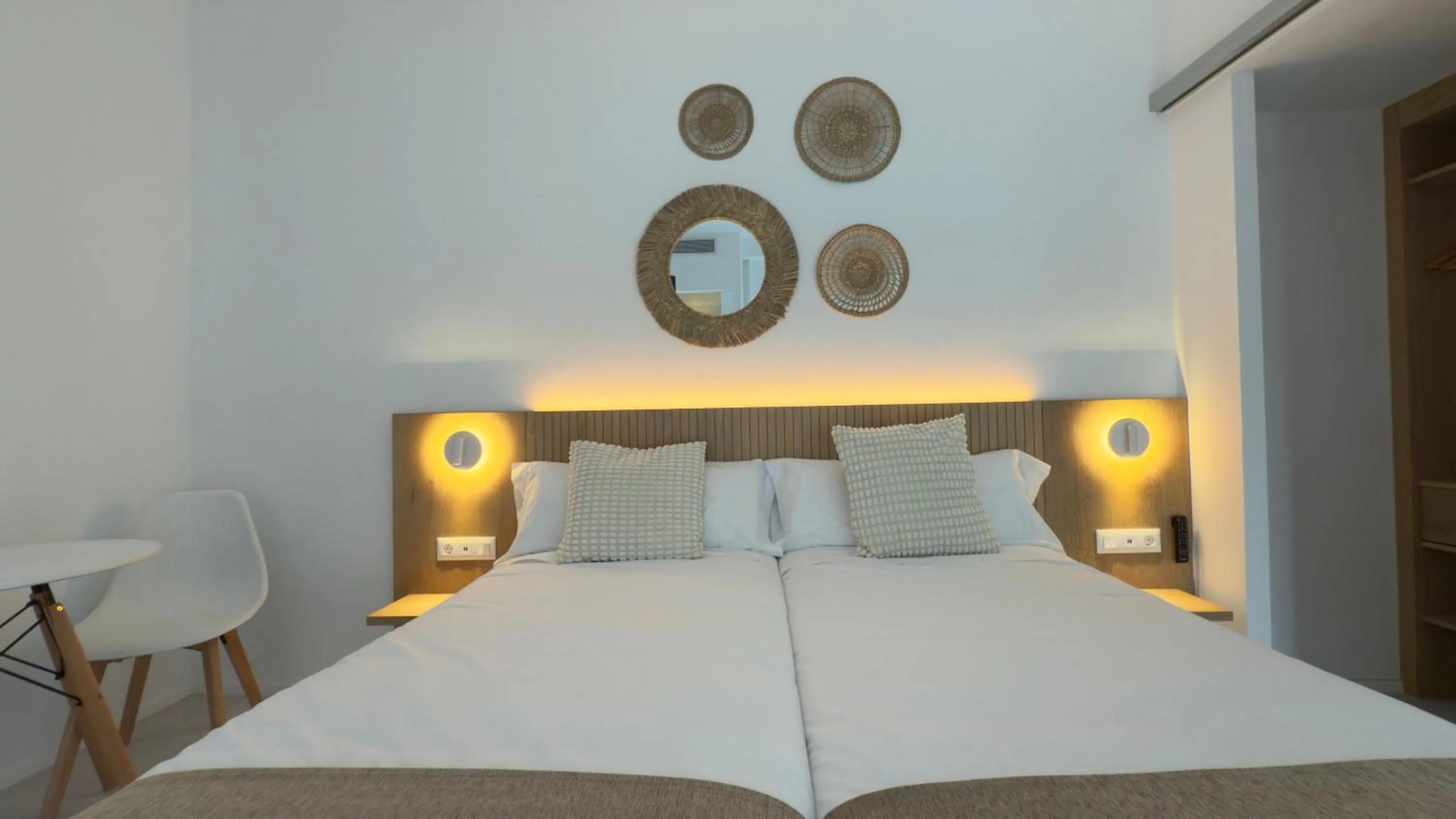 Bed in MYO Barcelona Hotel & Apartments