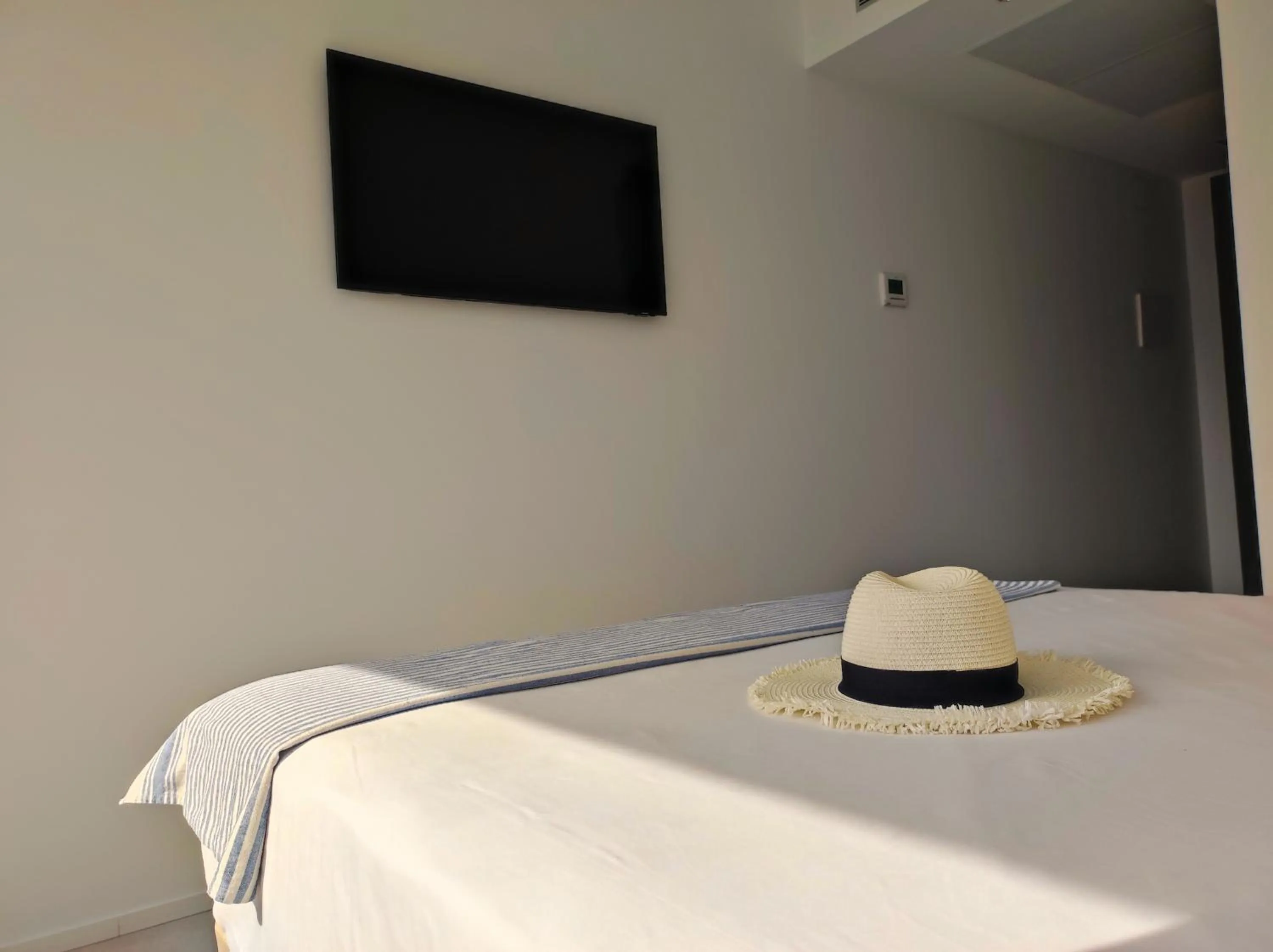 Bed in MYO Barcelona Hotel & Apartments