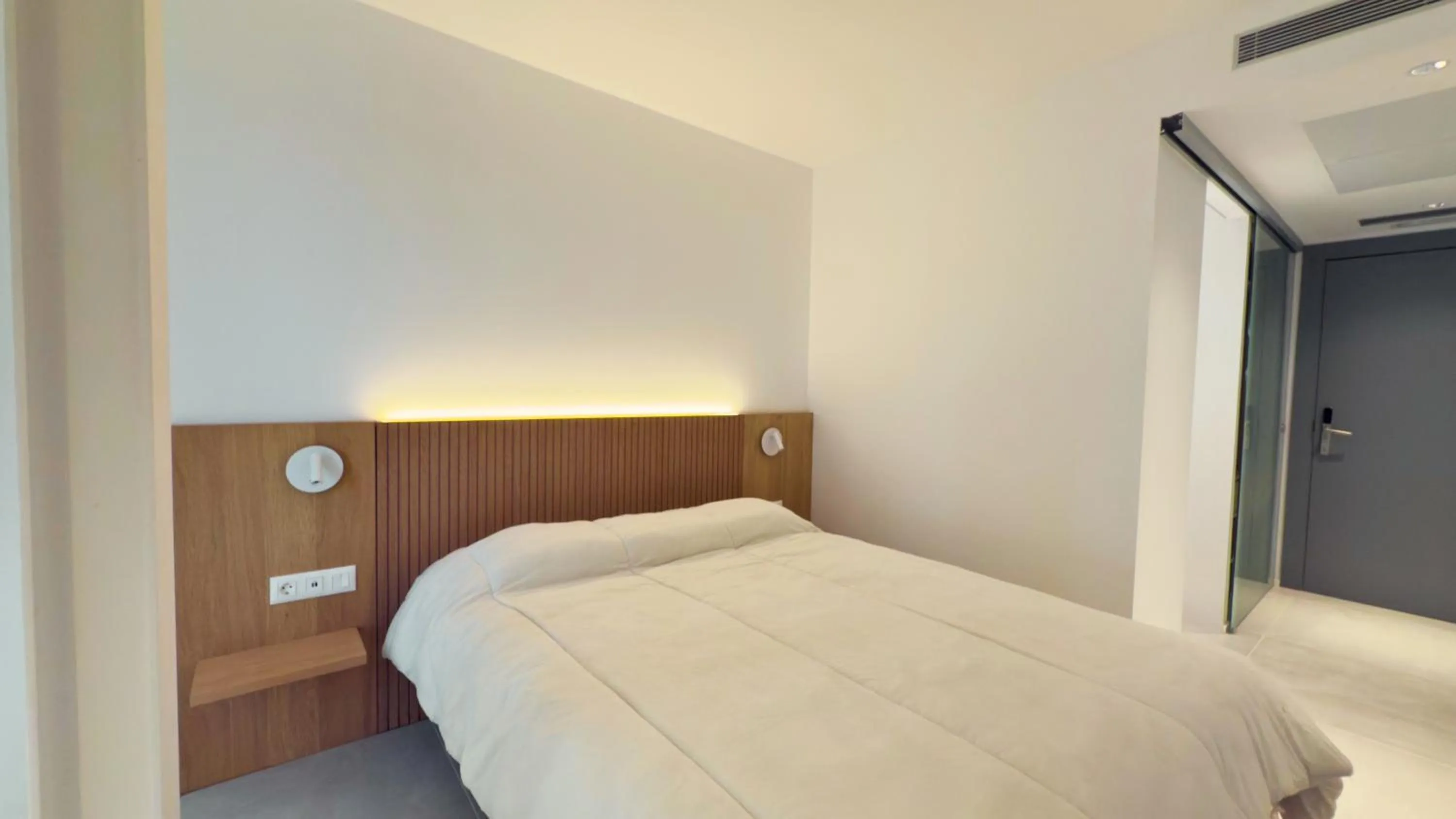 Bed in MYO Barcelona Hotel & Apartments