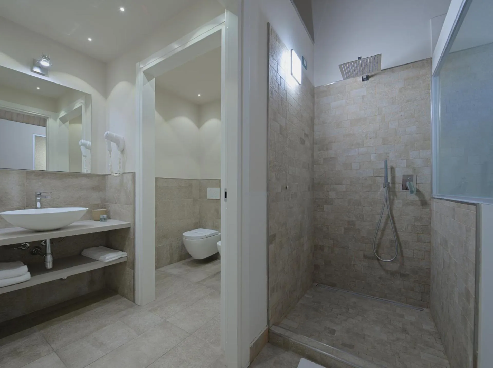 Shower in Hotel Seven Rooms