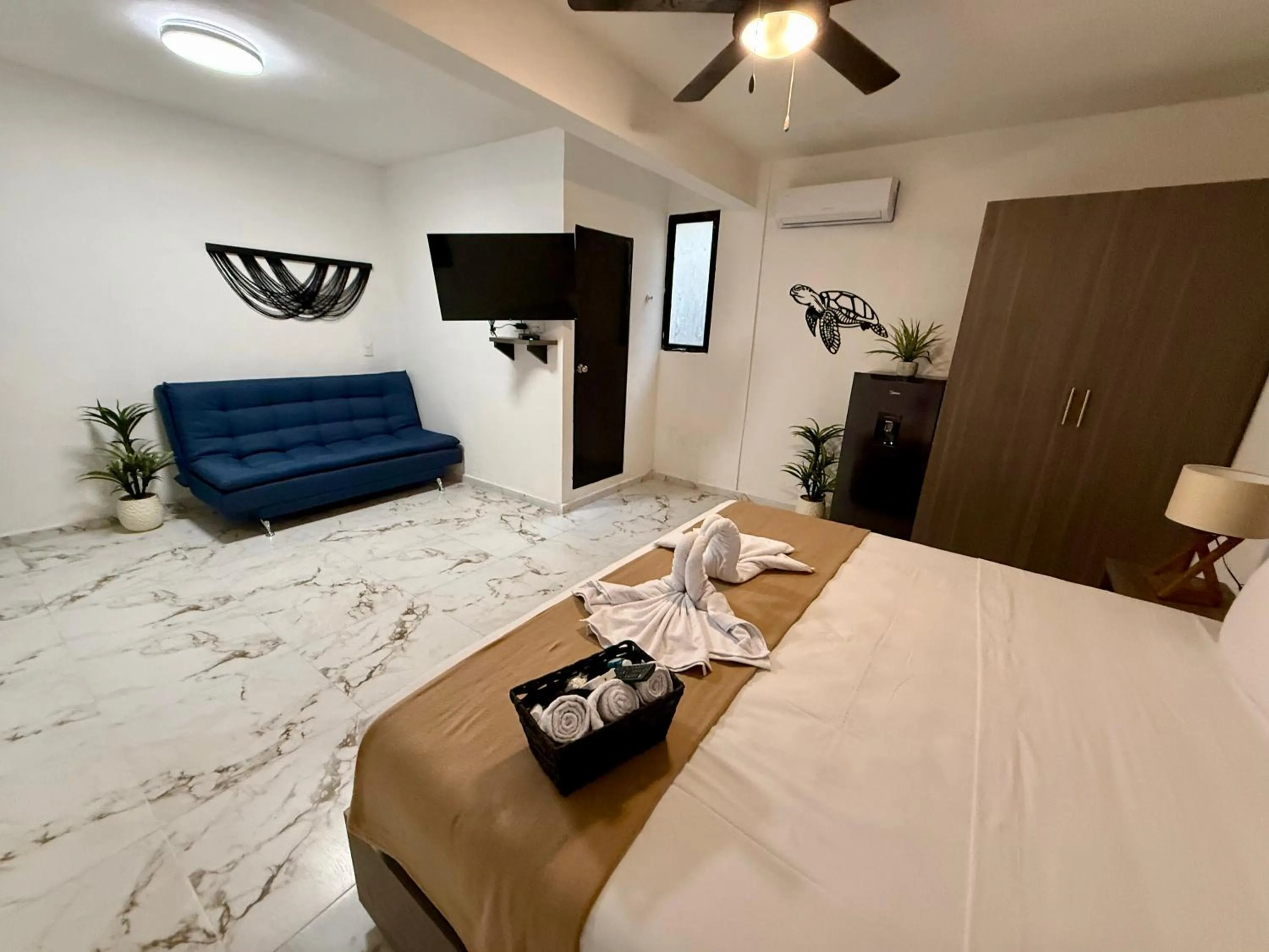 Deluxe King Suite in CASA TORTUGA 5Th Ave
