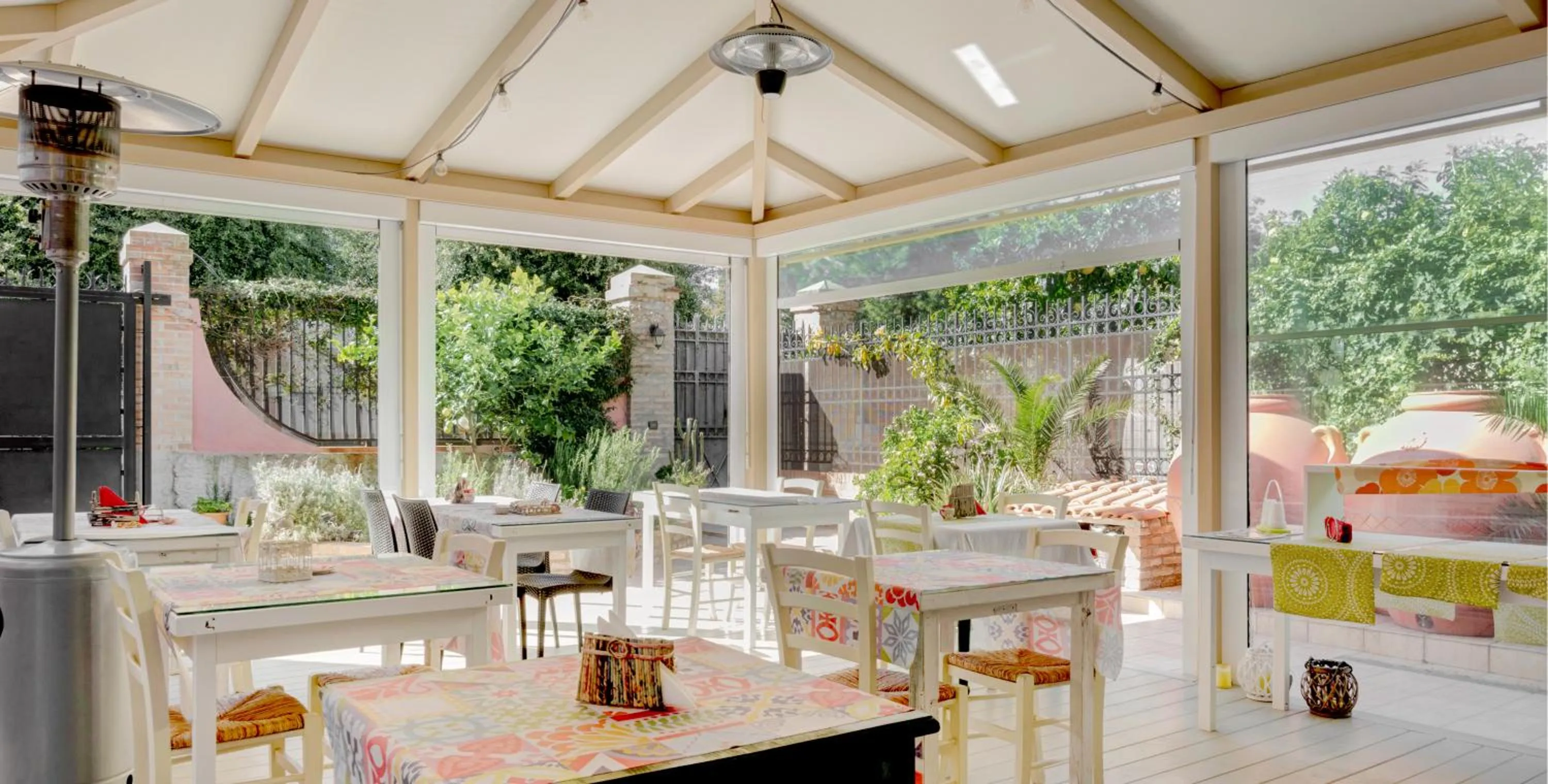 Restaurant/places to eat in Villa Lavinia