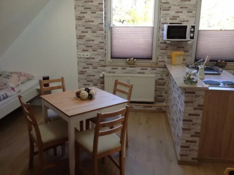 Triple Room with Private Bathroom in Rael-Boardinghouse Triple Room with Private Bathroom in Rael-Boardinghouse