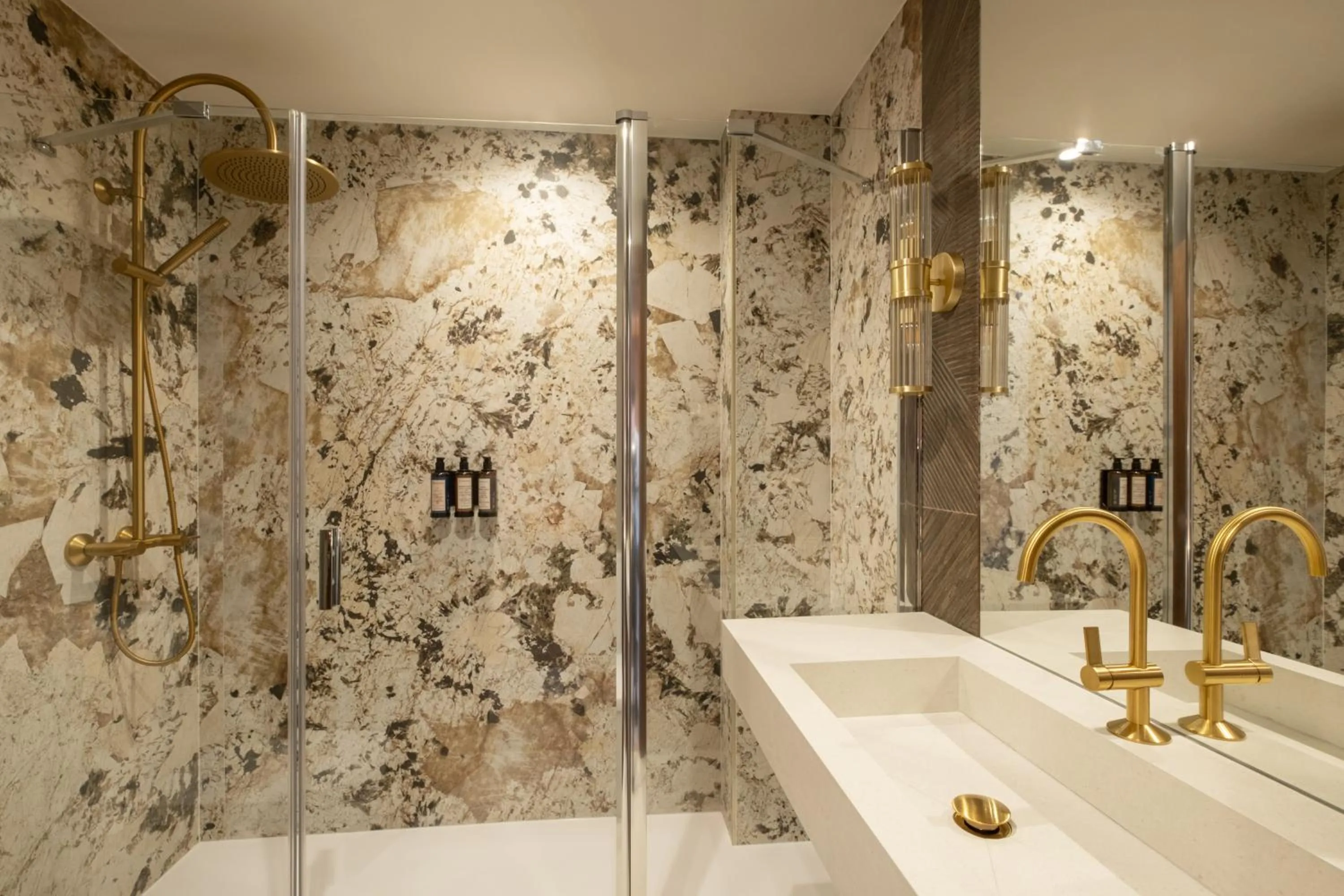 Shower in Eurostars La Pleta