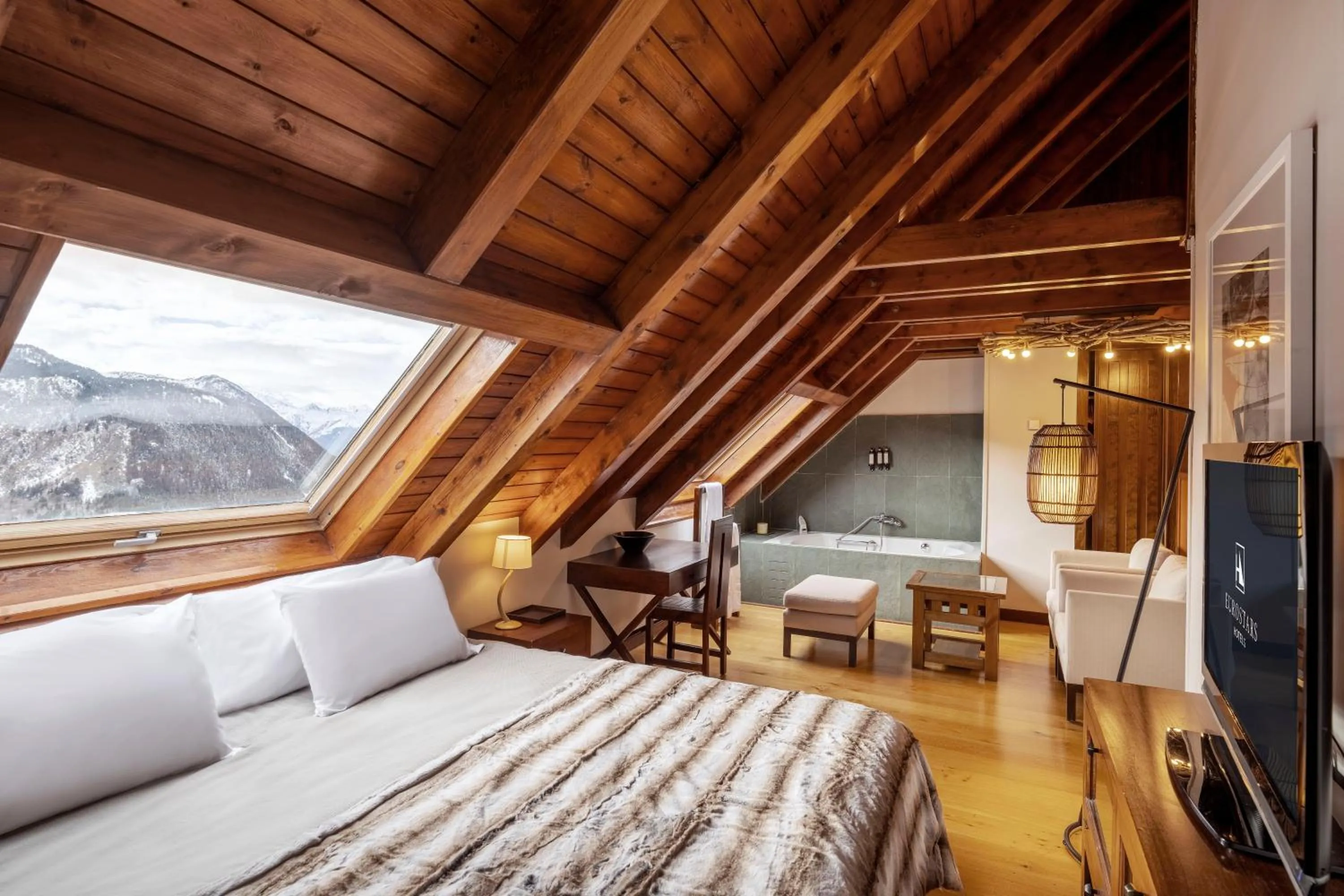 Photo of the whole room, Bed in Eurostars La Pleta