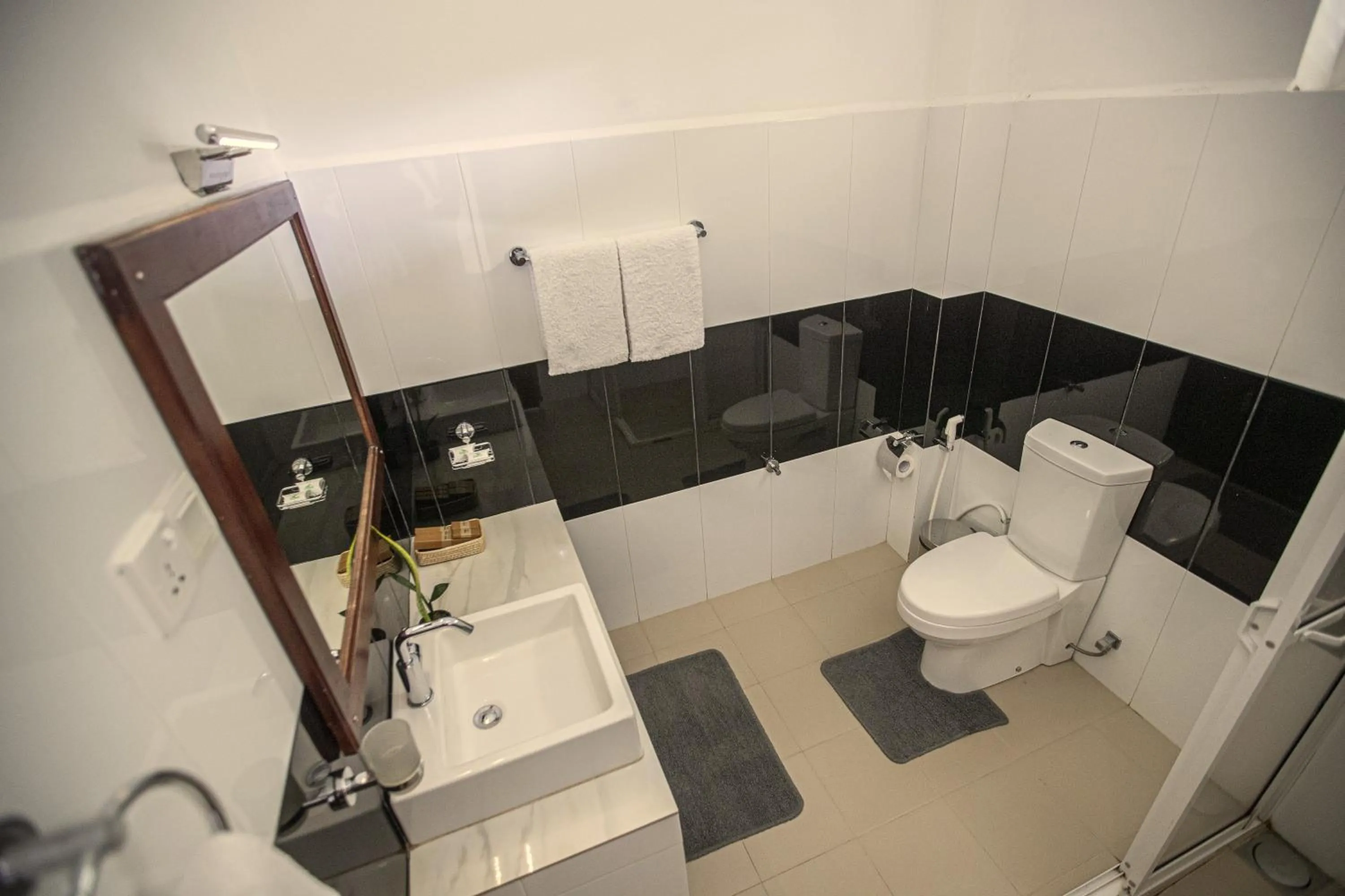 Shower in Hotel Onrock