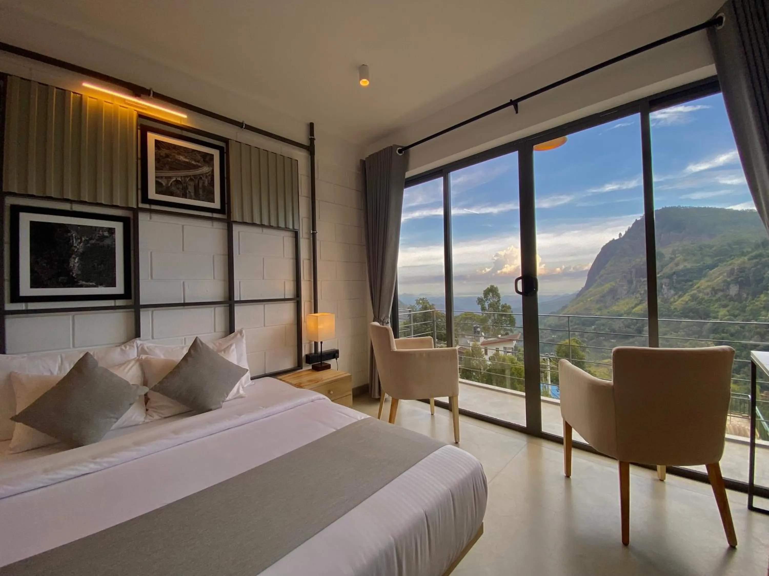 View (from property/room), Bed in Hotel Onrock