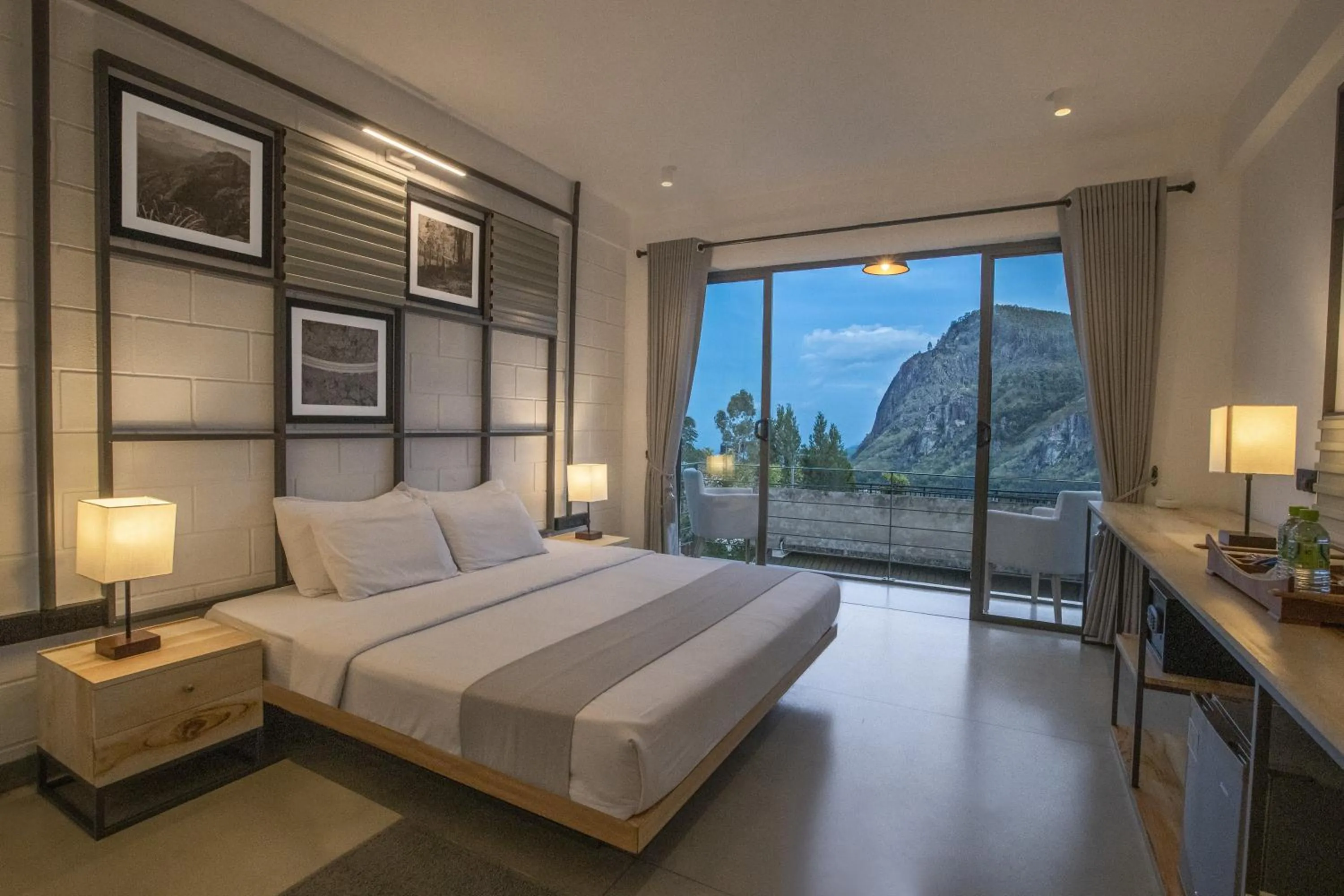 Property building, Bed in Hotel Onrock