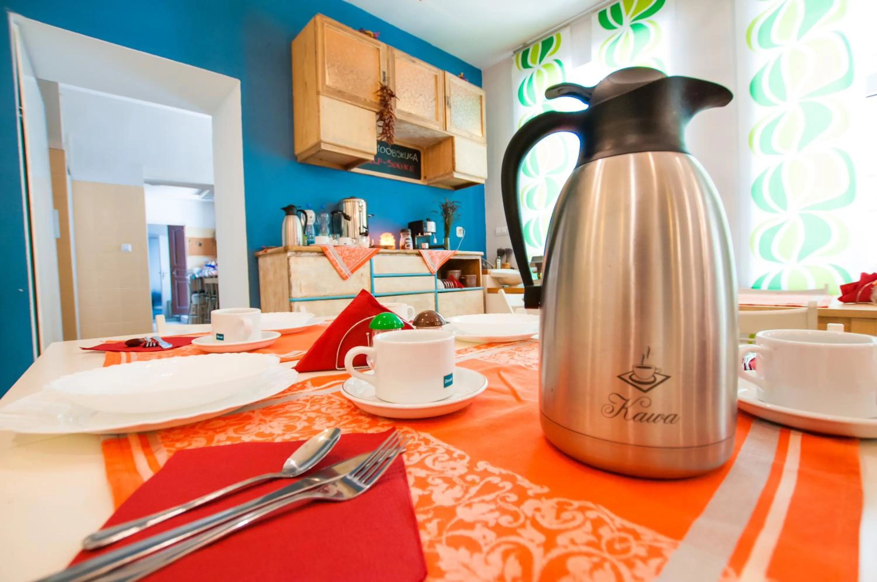 Restaurant/places to eat in Red Carpet Hostel