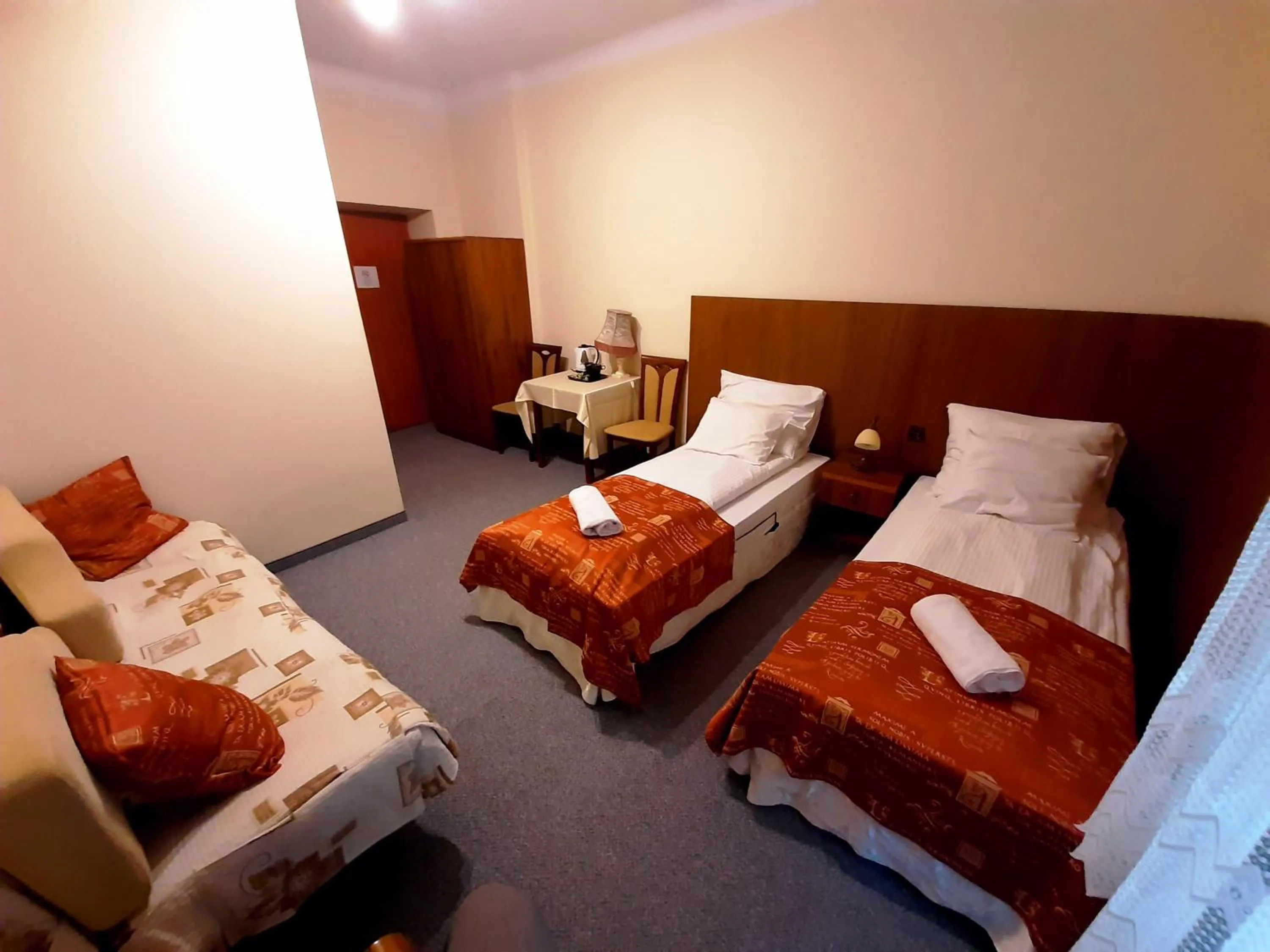 Photo of the whole room, Bed in Red Carpet Hostel