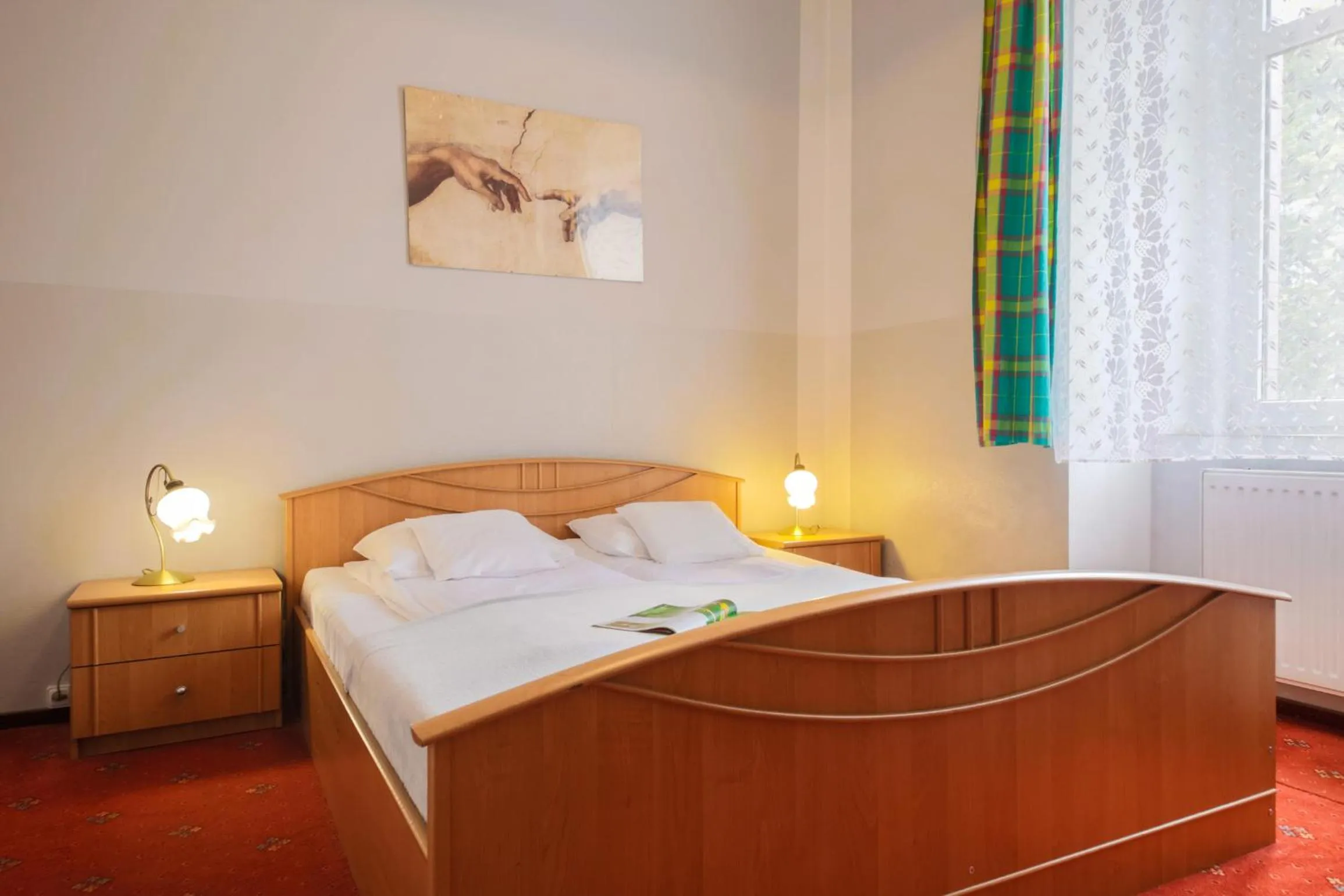 Photo of the whole room, Bed in Red Carpet Hostel