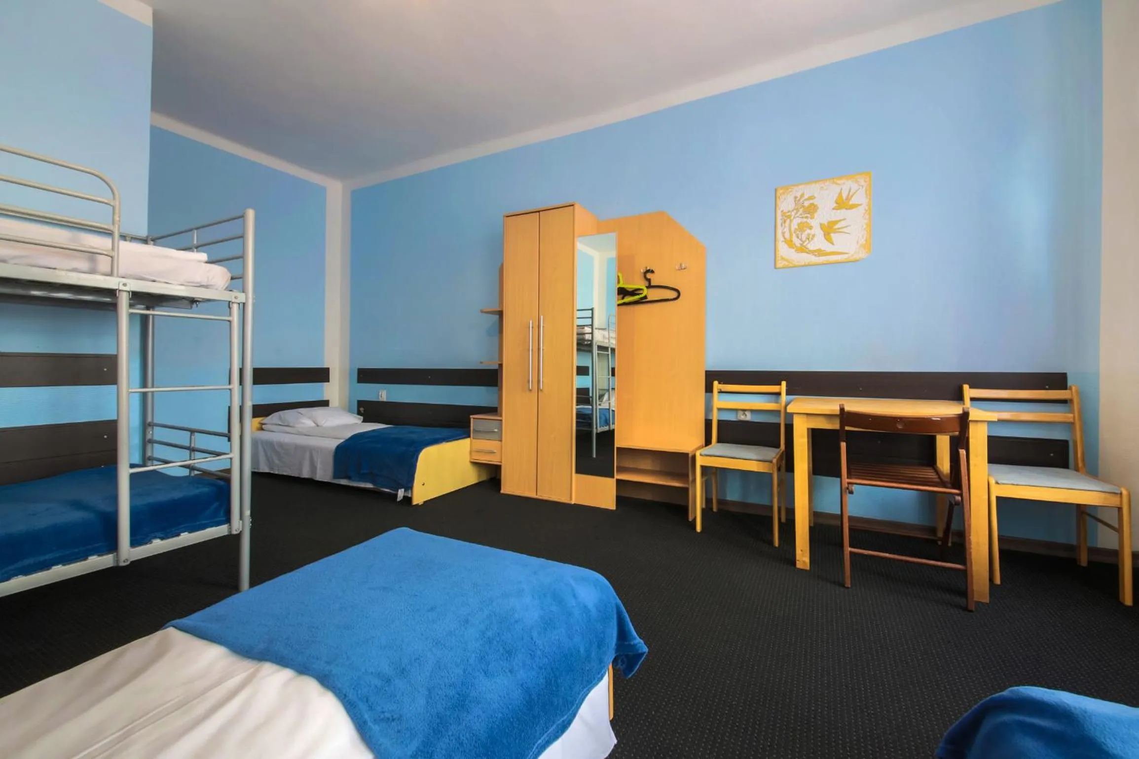 Photo of the whole room, Bed in Red Carpet Hostel