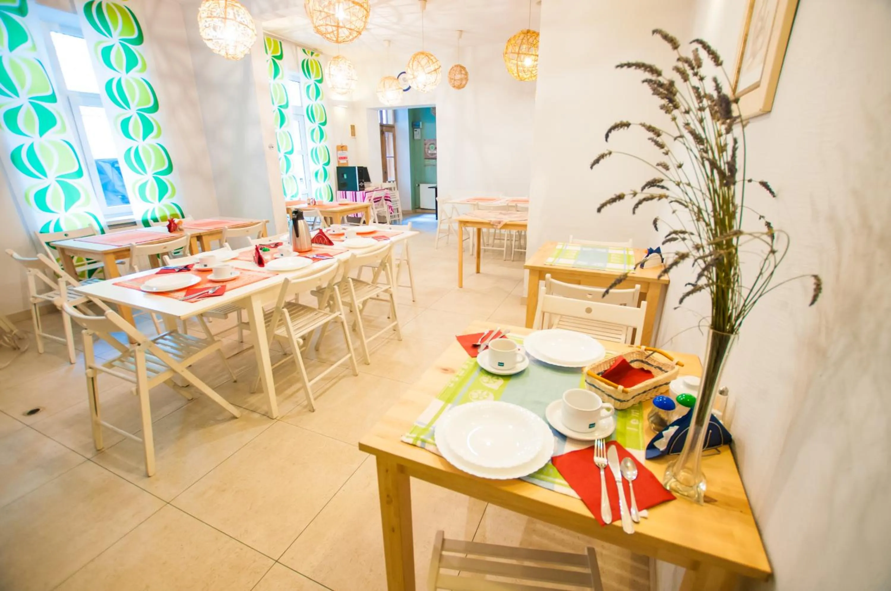 Restaurant/places to eat in Red Carpet Hostel