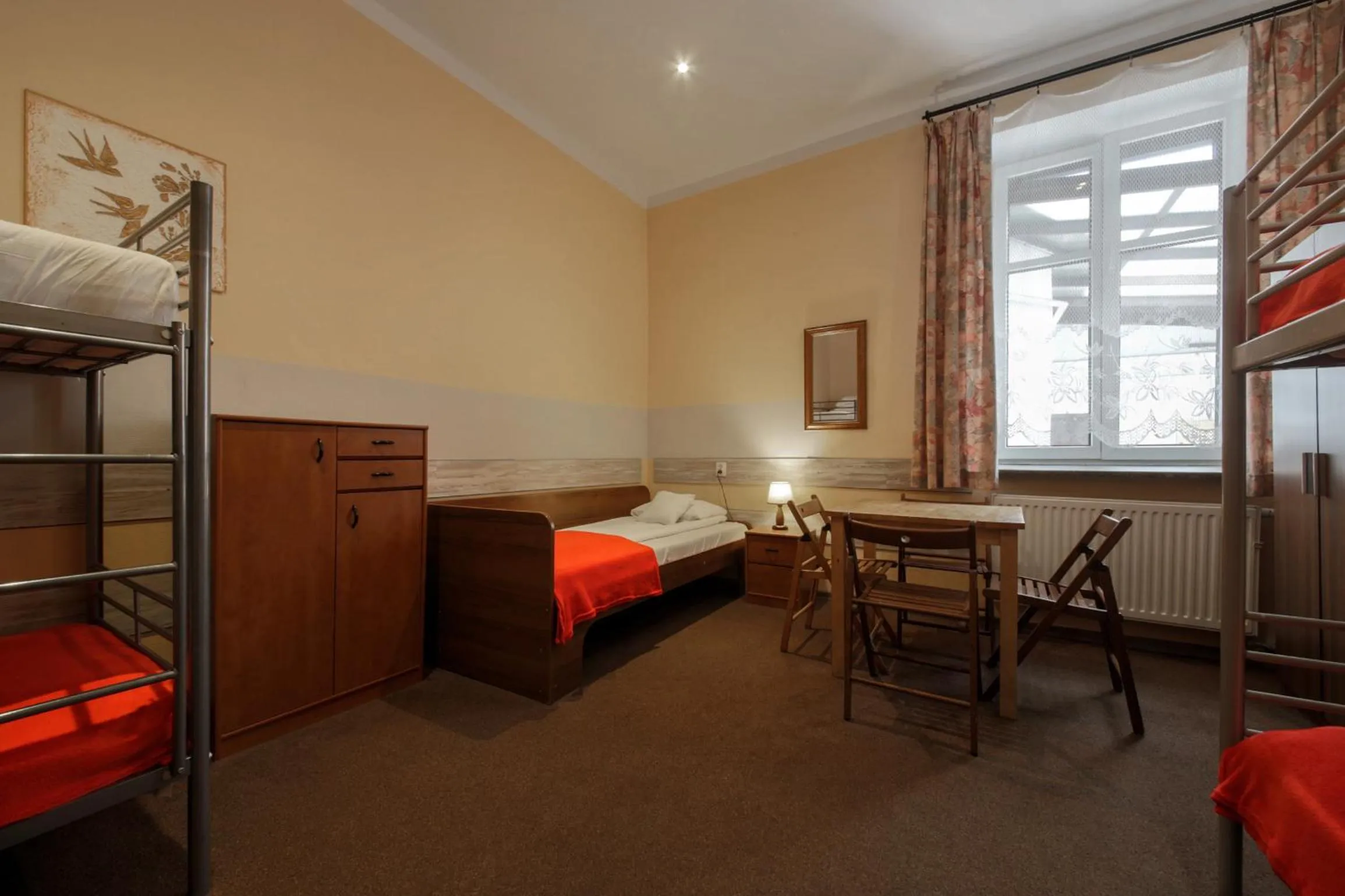 Photo of the whole room, Bed in Red Carpet Hostel