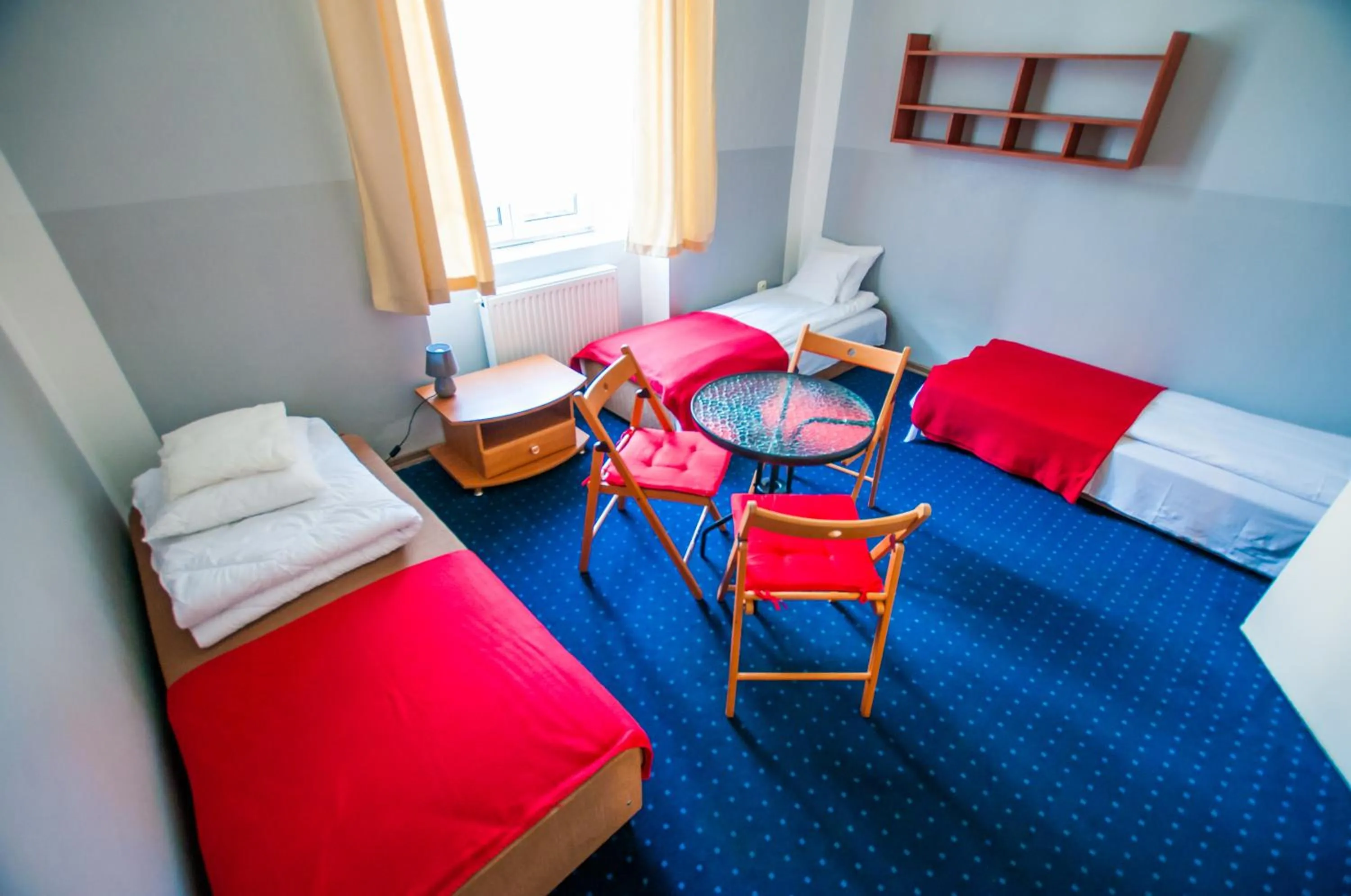 Photo of the whole room, Bed in Red Carpet Hostel