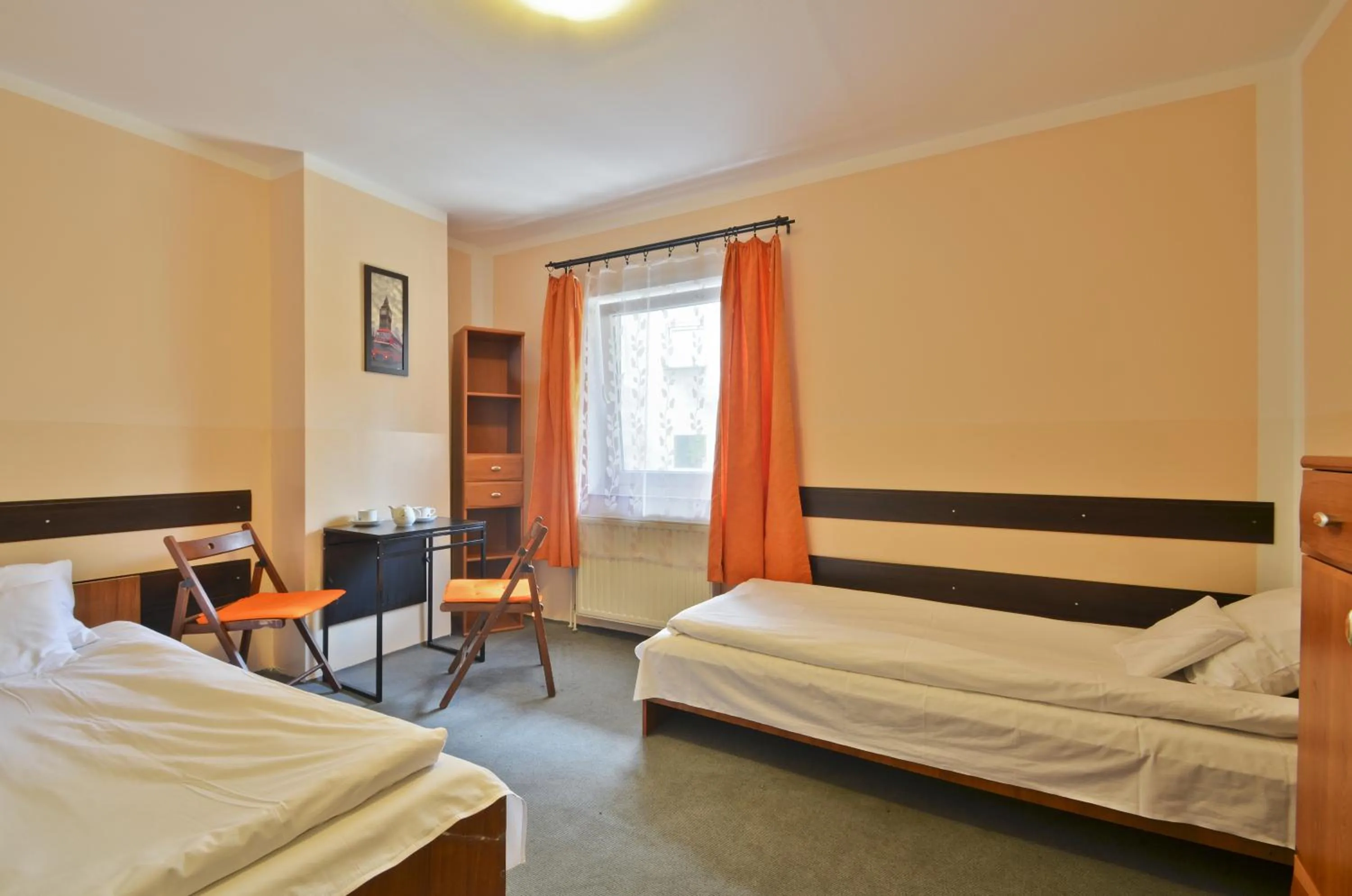 Day, Bed in Red Carpet Hostel