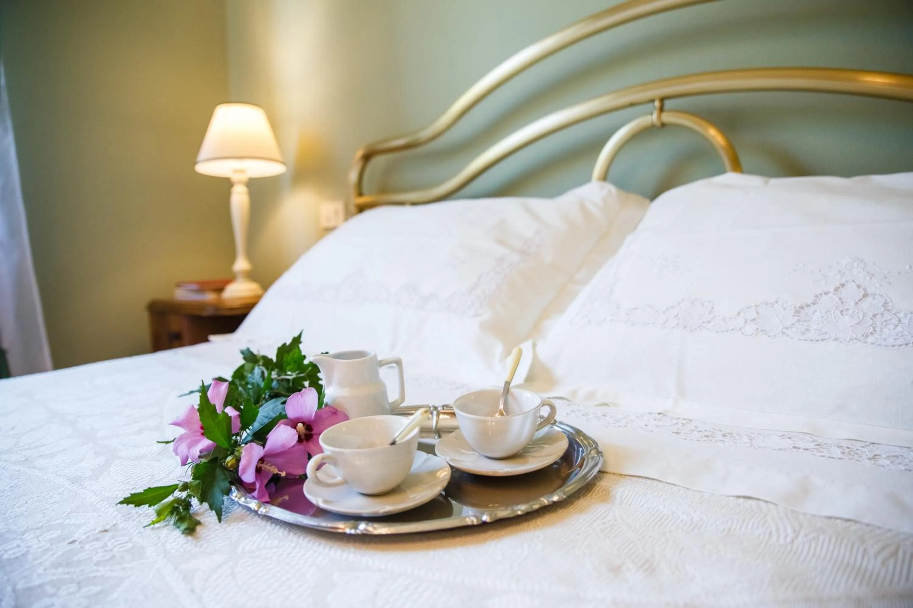 Spring, Bed in Casa Aloe B&B