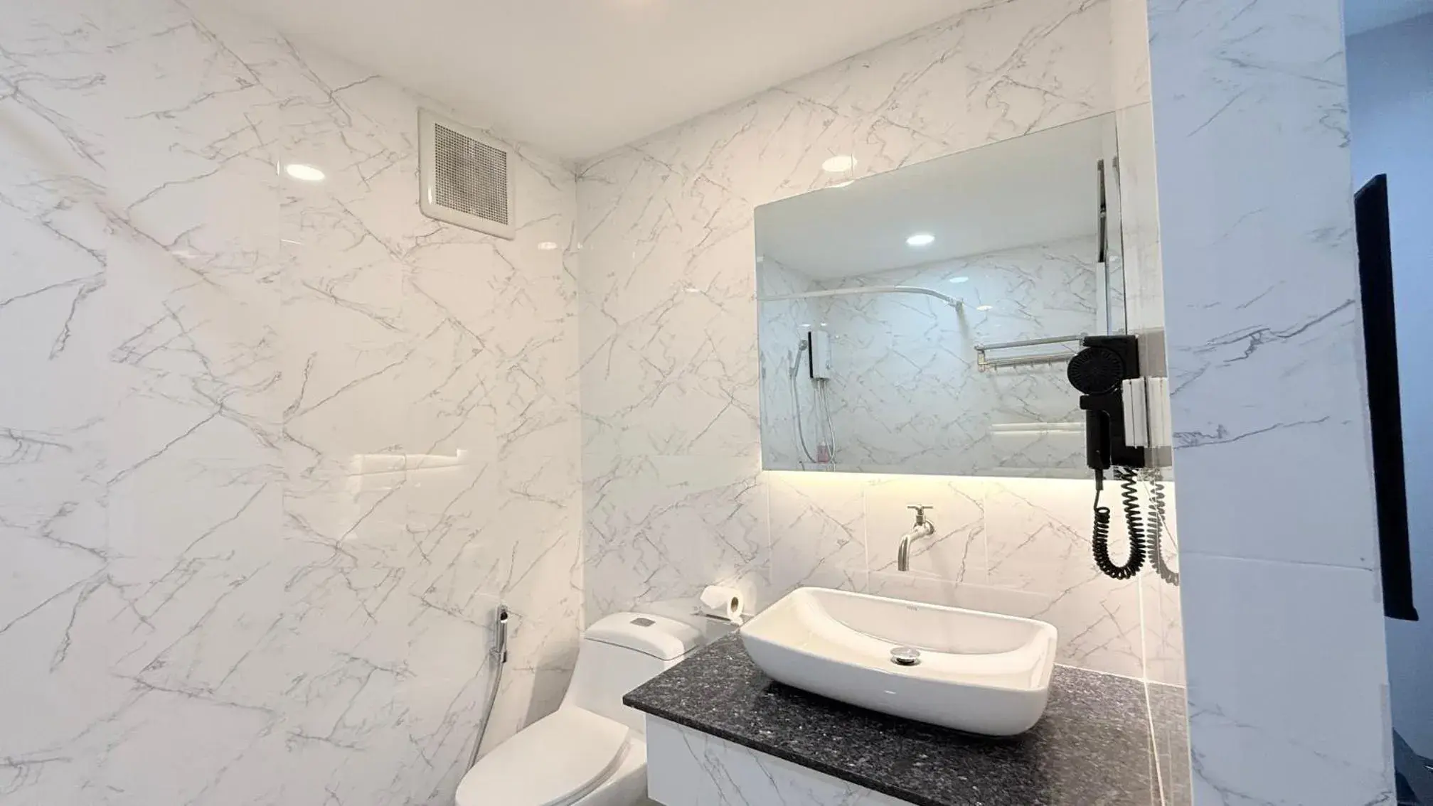 Superior Double Room in Issara House Bangkok Superior Double Room in Issara House Bangkok