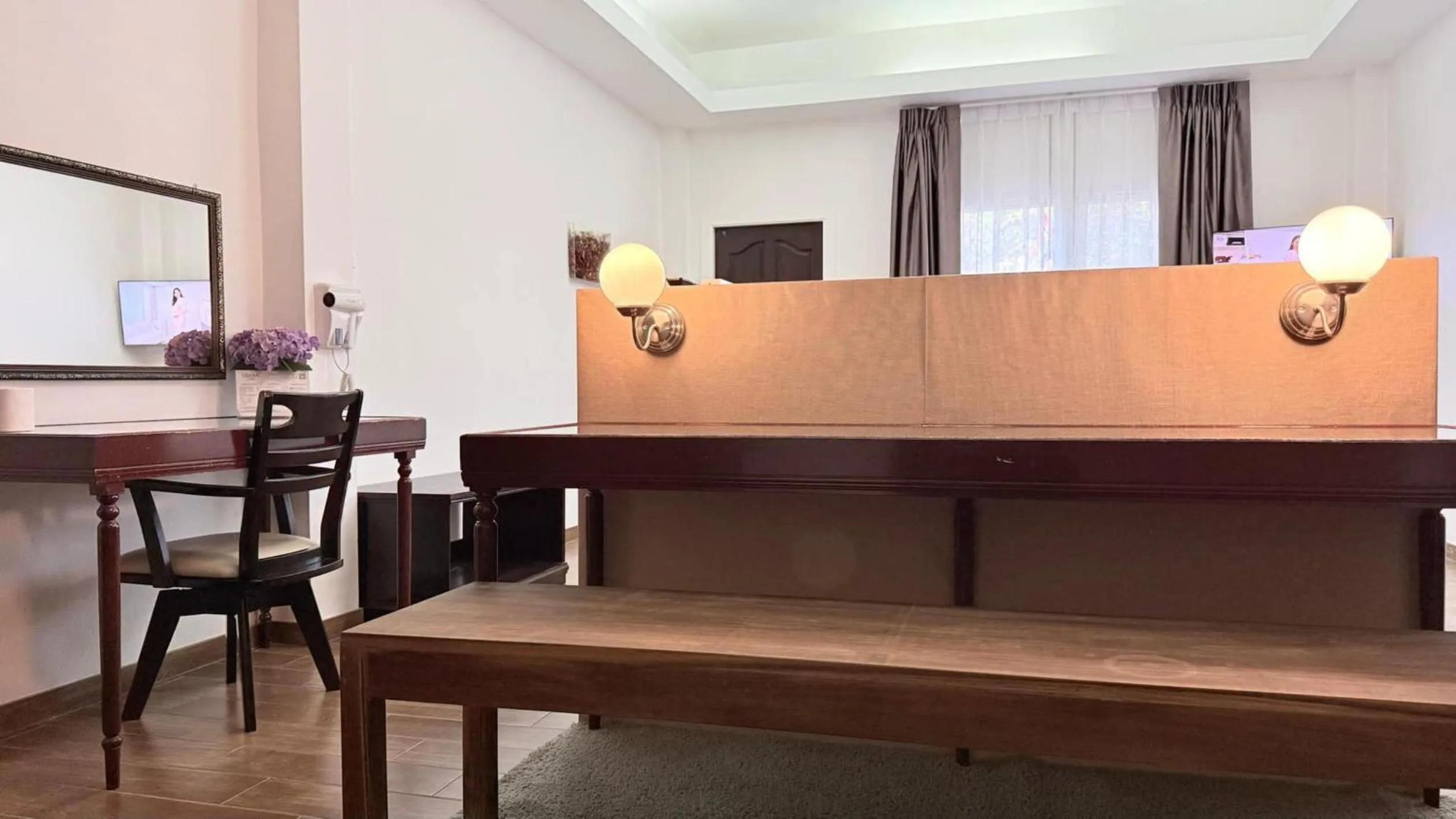 TV and multimedia in Issara House Bangkok