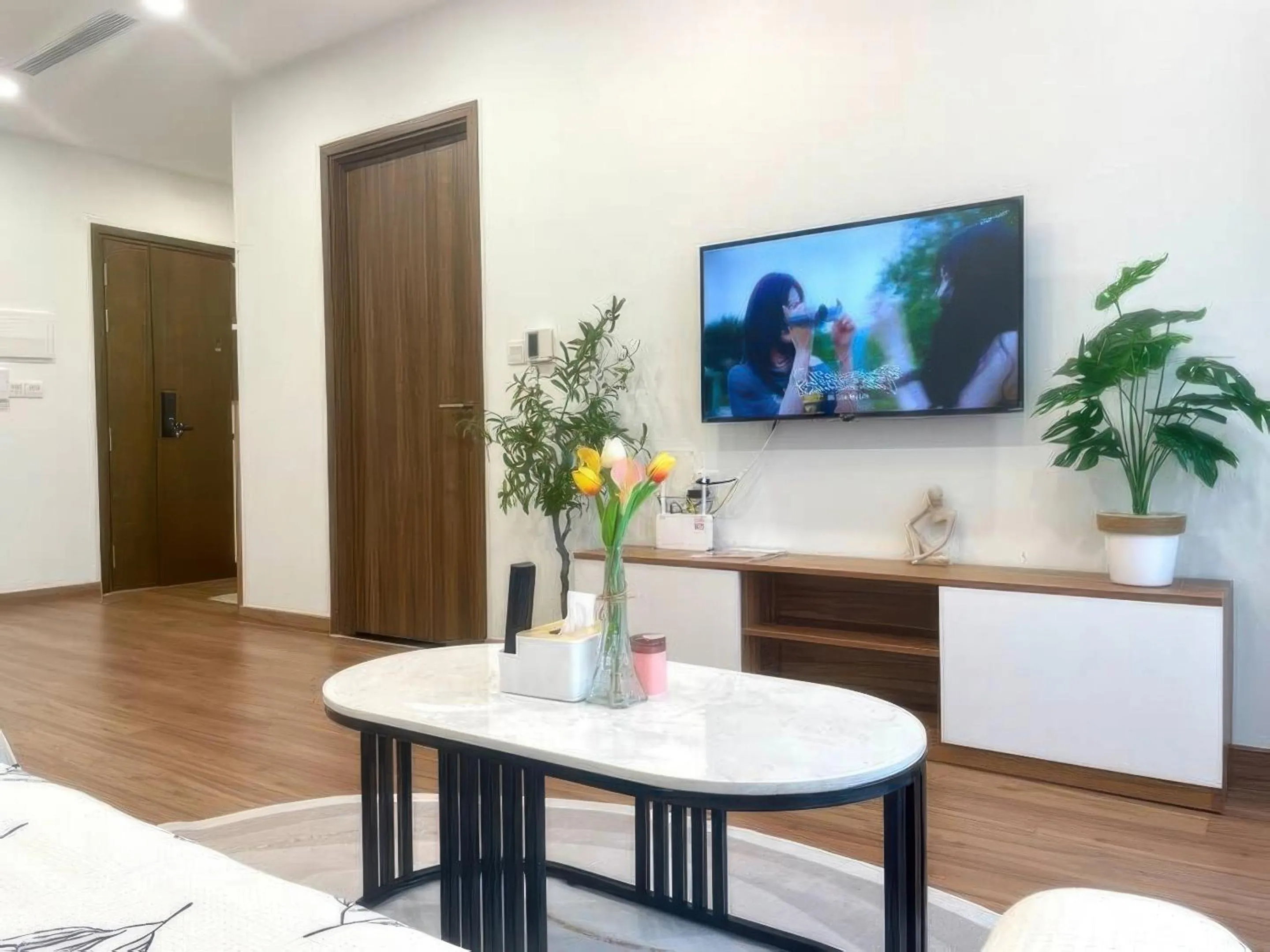 TV and multimedia in Eco Green Saigon - Free Gym & Netflix & Pool