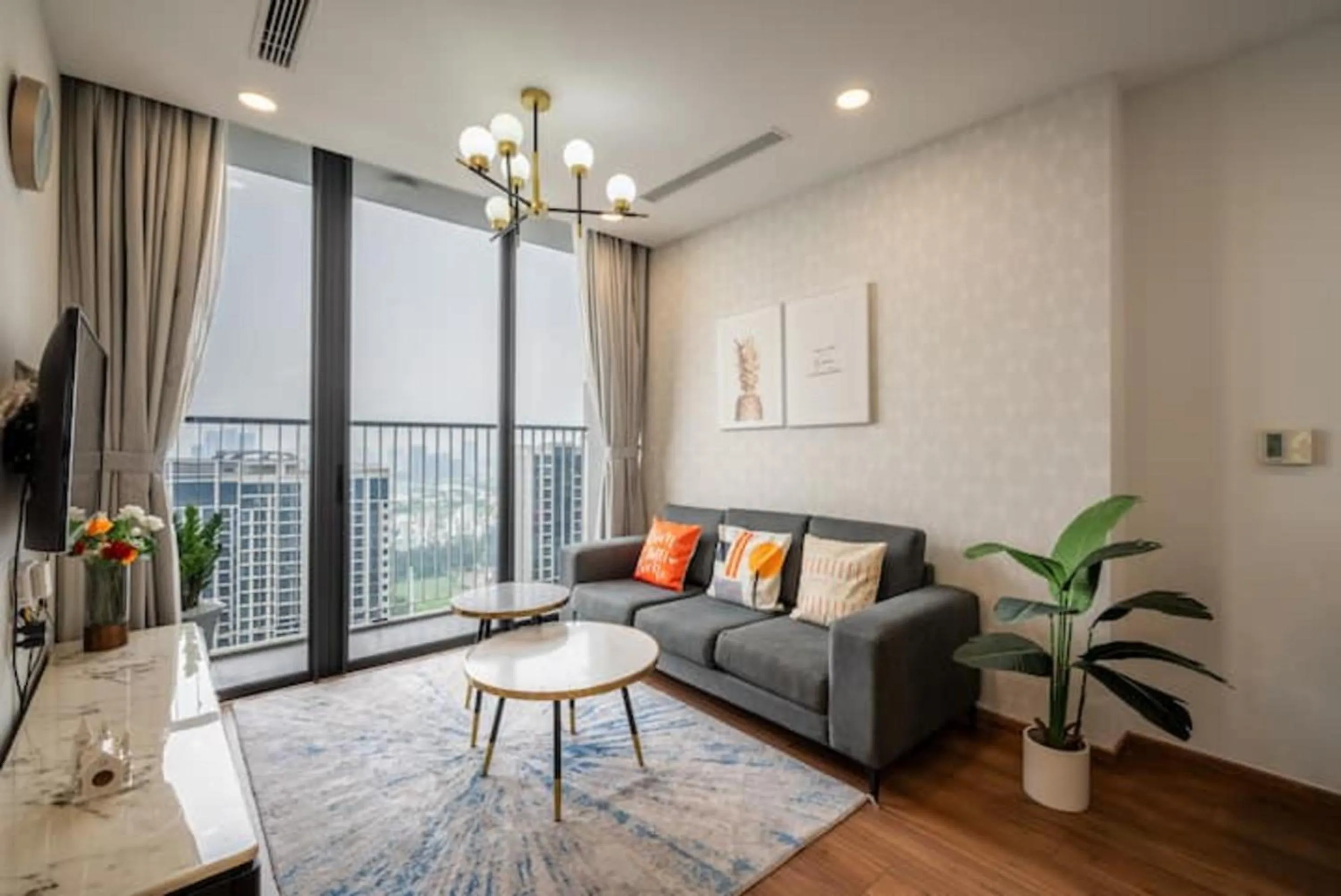 TV and multimedia in Eco Green Saigon - Free Gym & Netflix & Pool