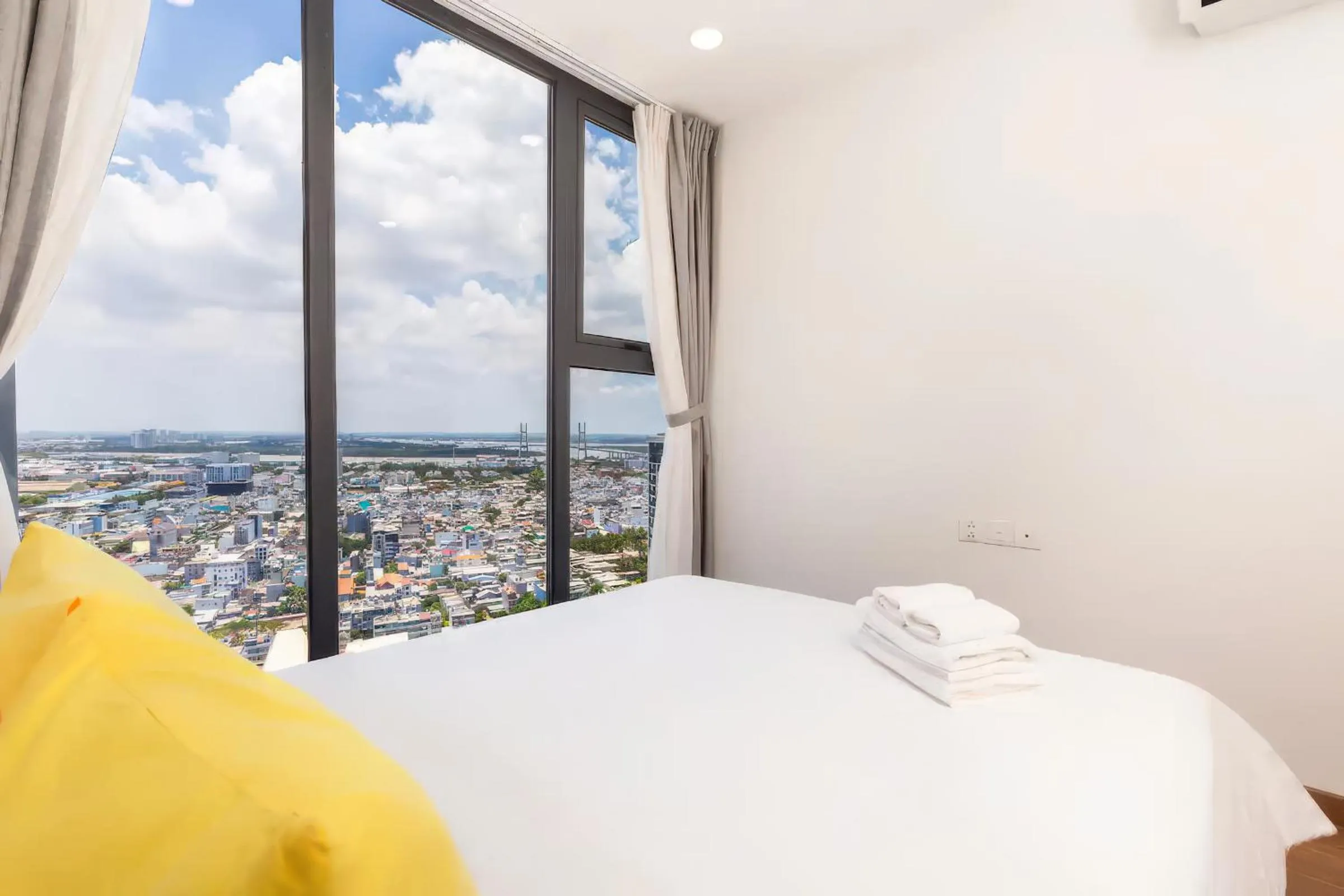 Bed in Eco Green Saigon - Free Gym & Netflix & Pool