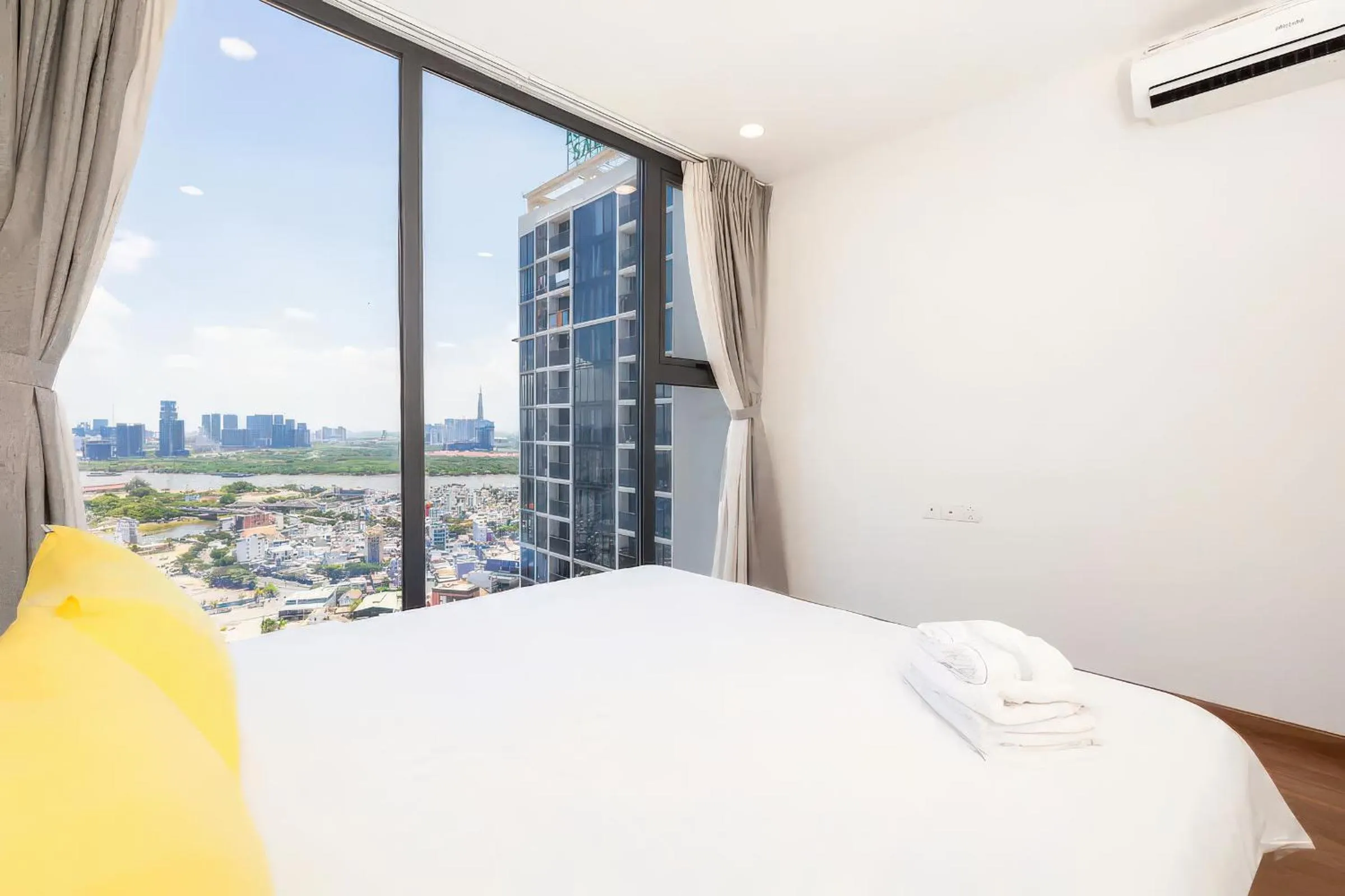 Bed in Eco Green Saigon - Free Gym & Netflix & Pool