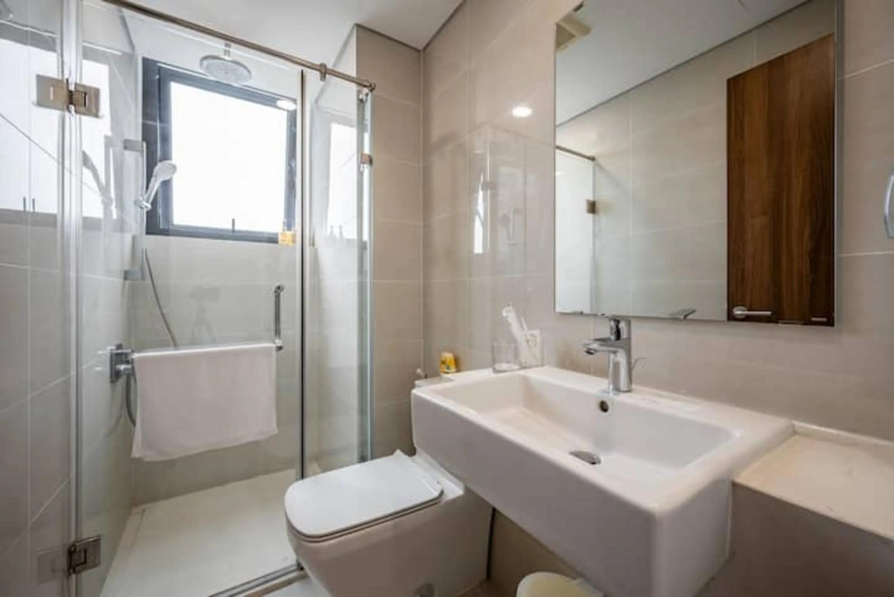 Shower in Eco Green Saigon - Free Gym & Netflix & Pool