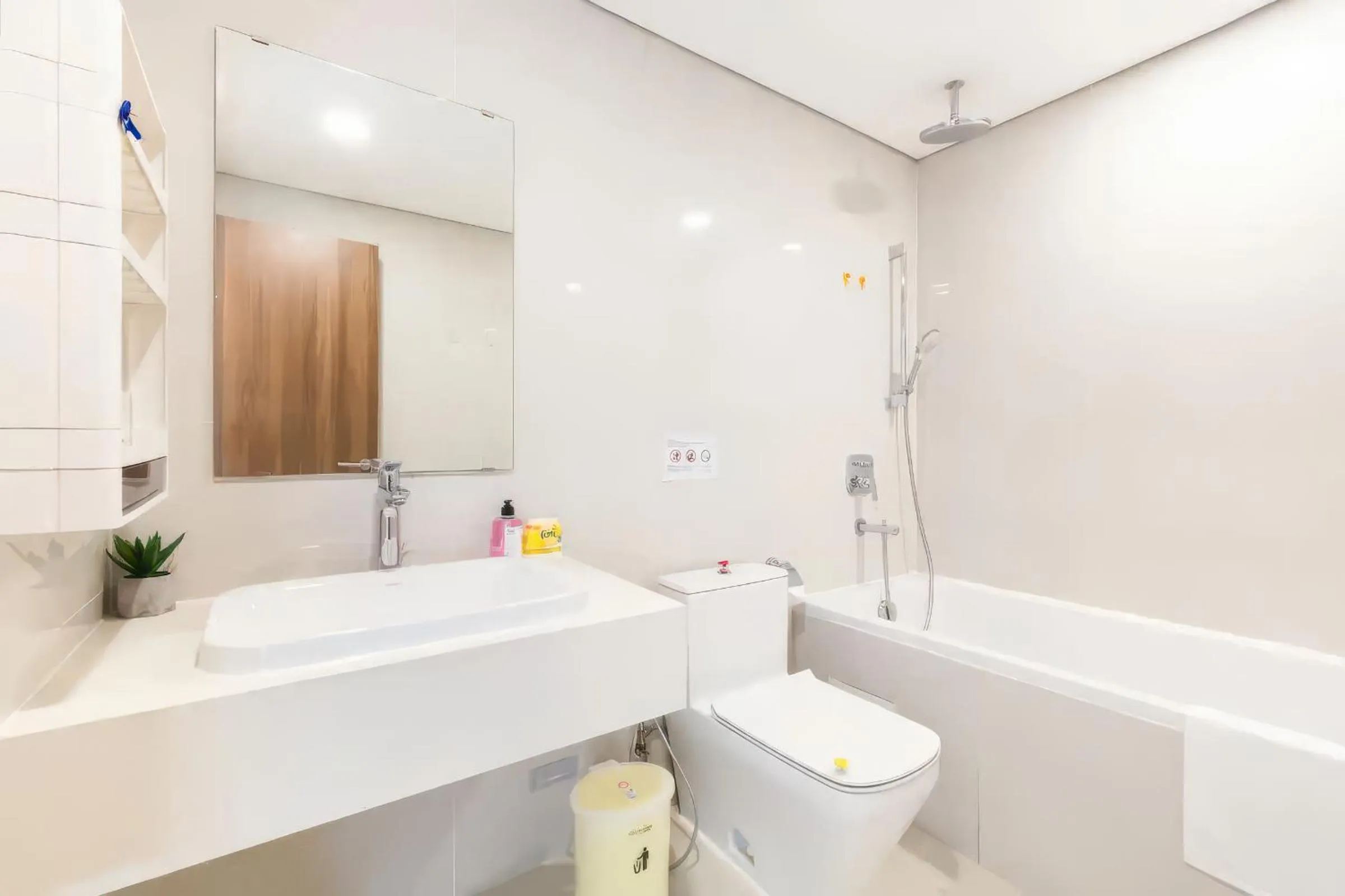 Toilet in Eco Green Saigon - Free Gym & Netflix & Pool