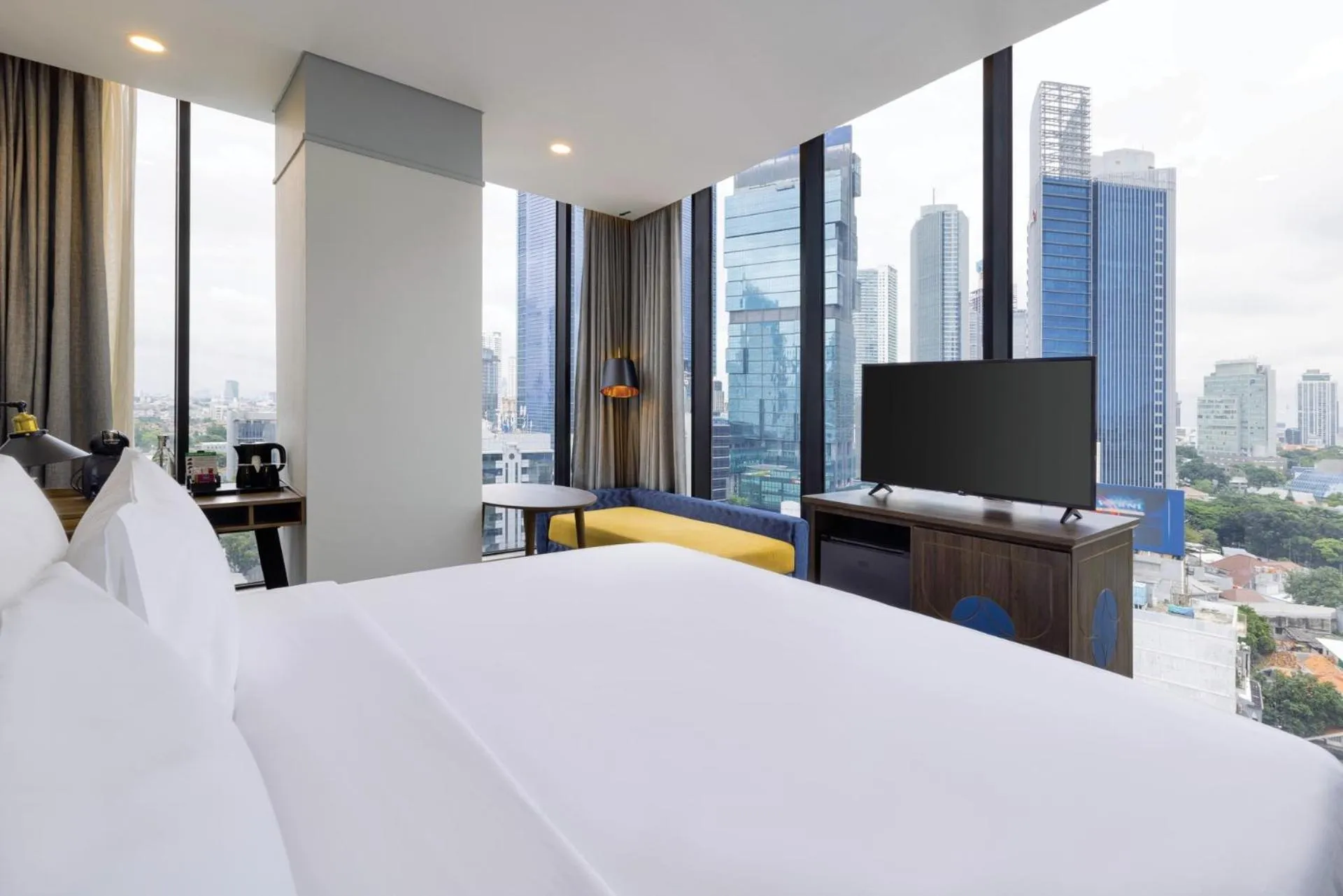 Photo of the whole room, Bed in ARTOTEL Hub Simpang Temu Jakarta