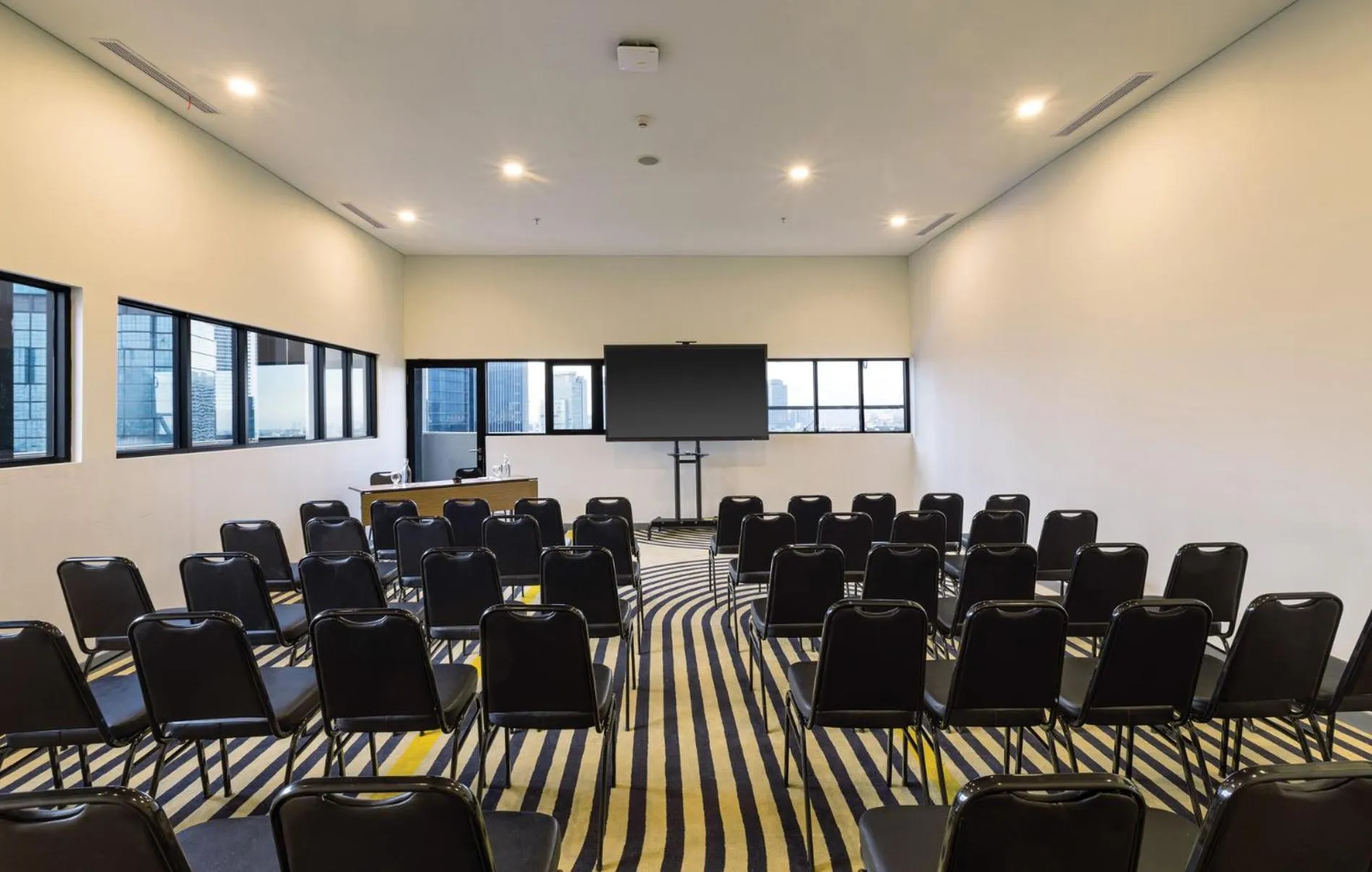 Meeting/conference room in ARTOTEL Hub Simpang Temu Jakarta