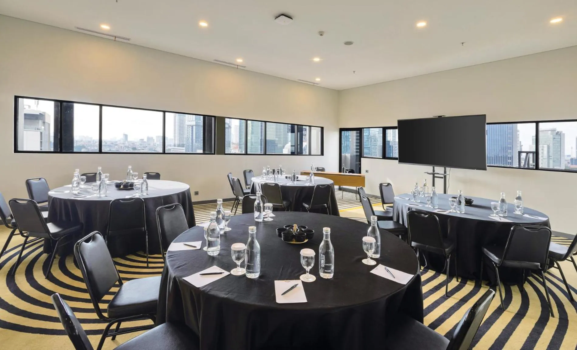 Meeting/conference room in ARTOTEL Hub Simpang Temu Jakarta