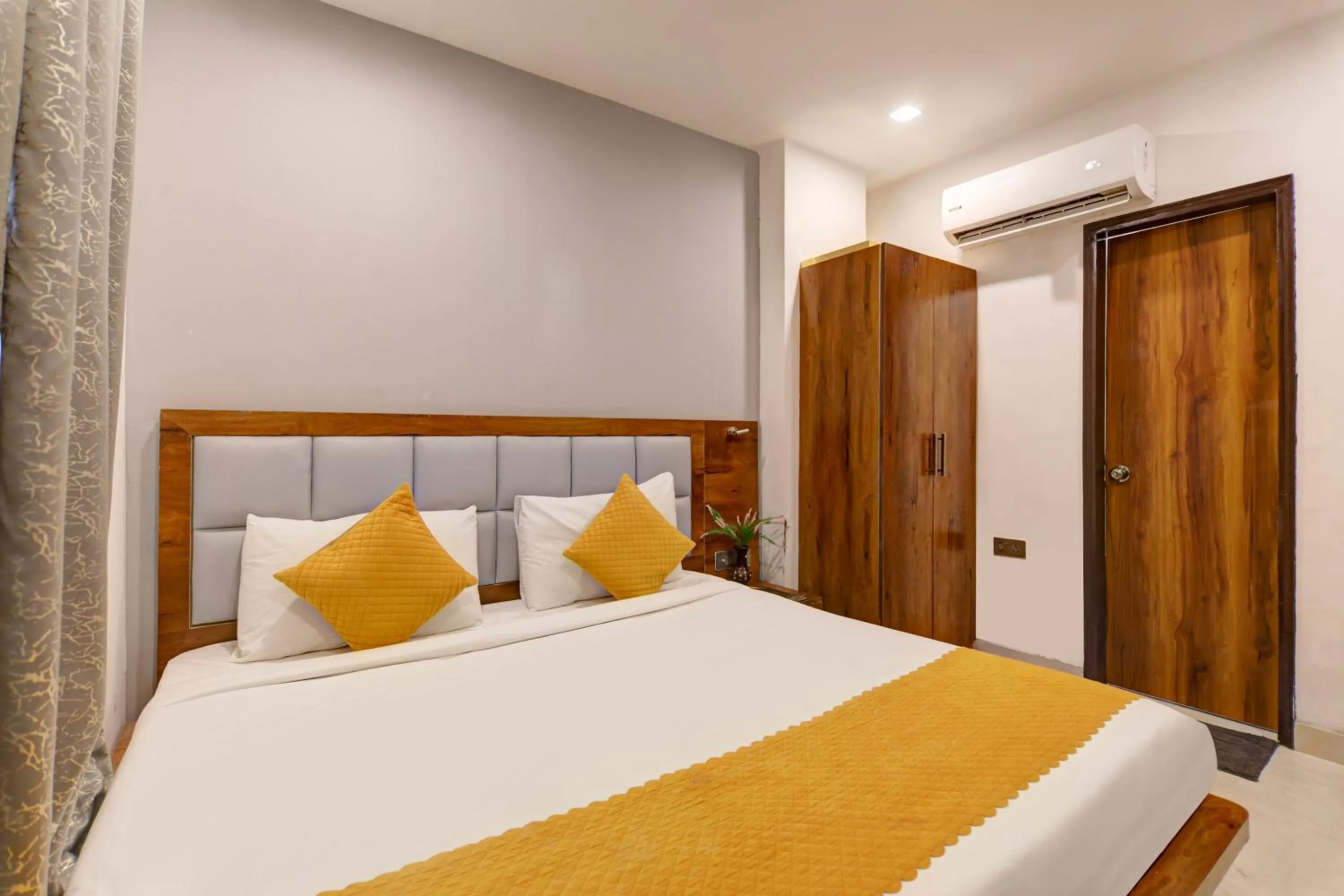 Bed in Status By Hotel The Emporio