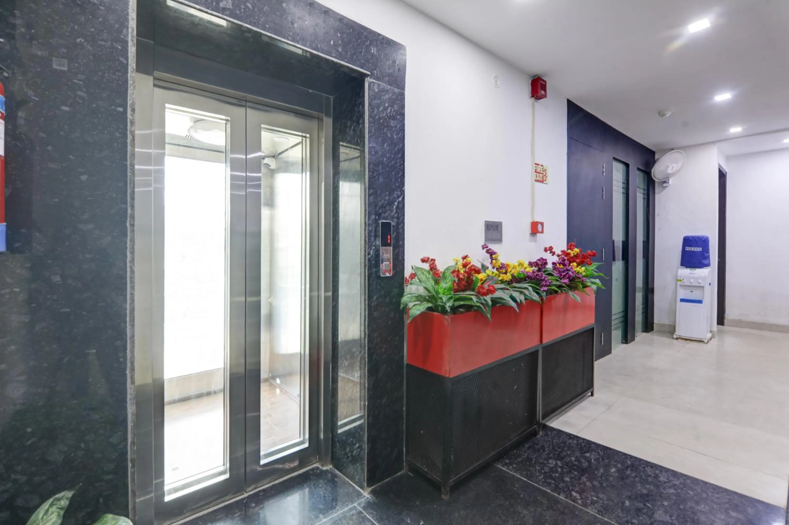 elevator in Status By Hotel The Emporio