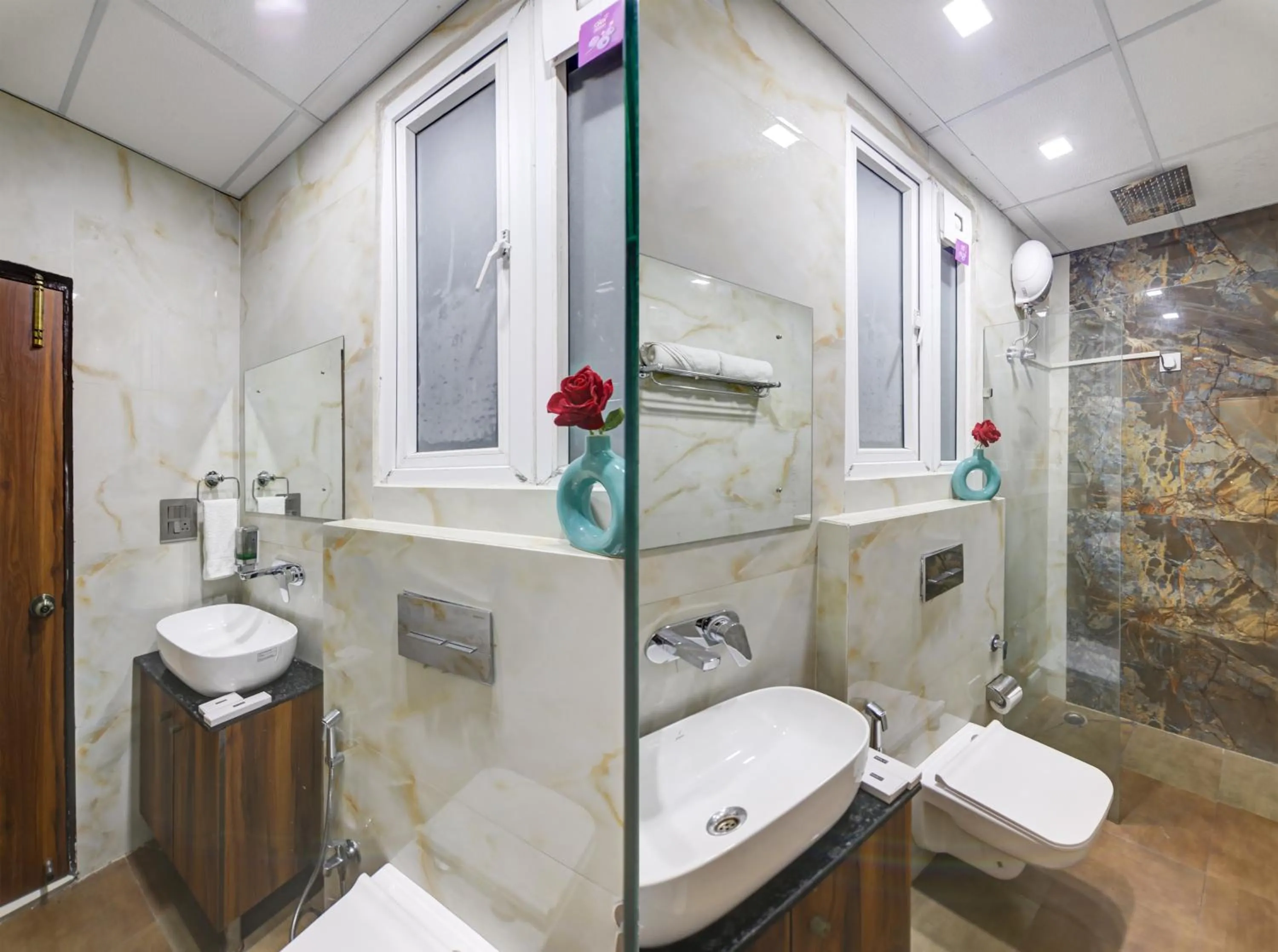 Shower in Status By Hotel The Emporio