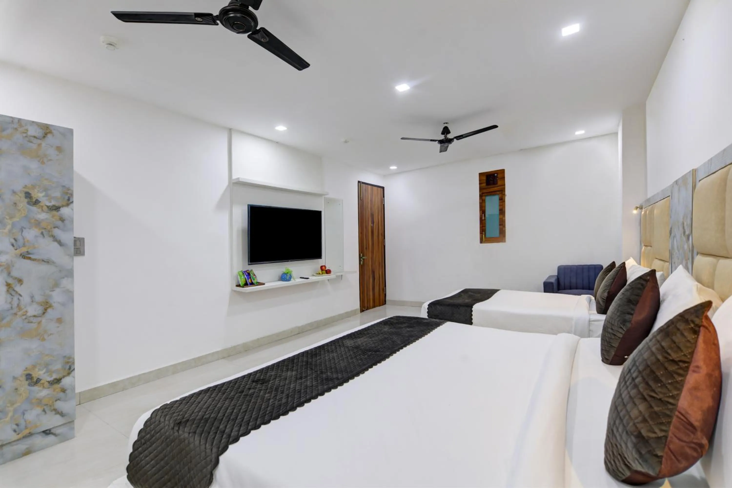 Bed in Status By Hotel The Emporio