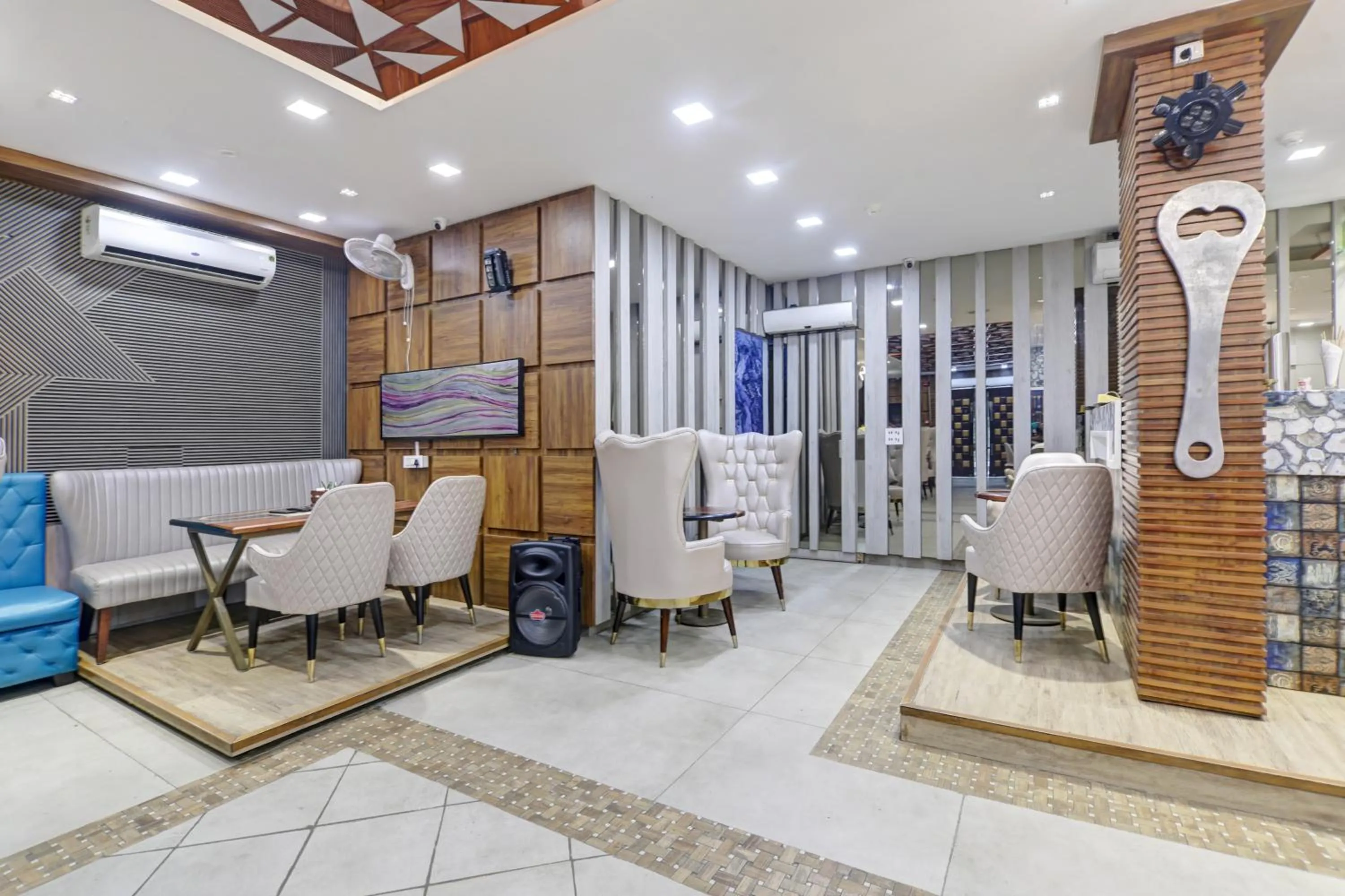 Living room in Status By Hotel The Emporio