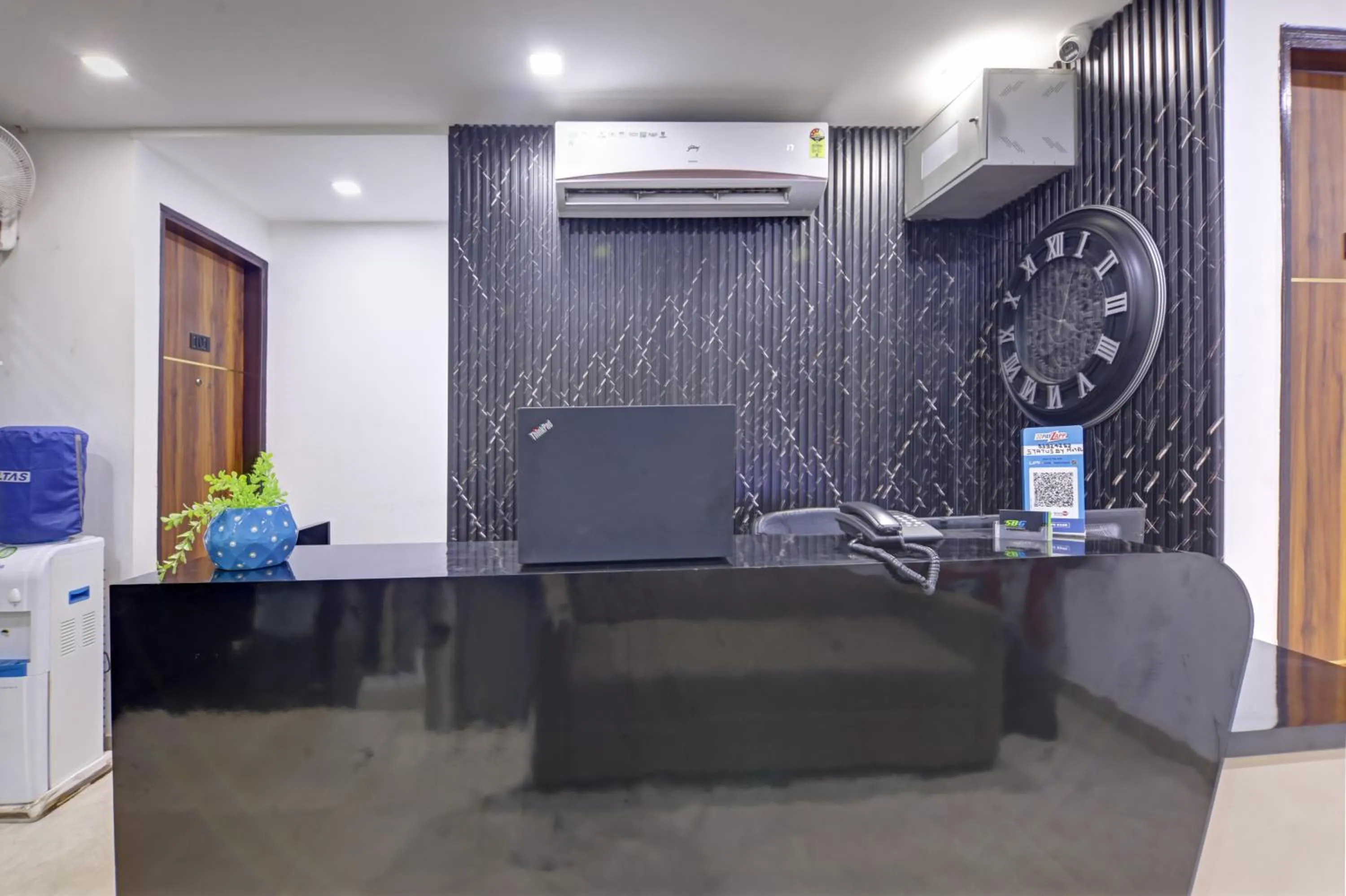 Living room in Status By Hotel The Emporio