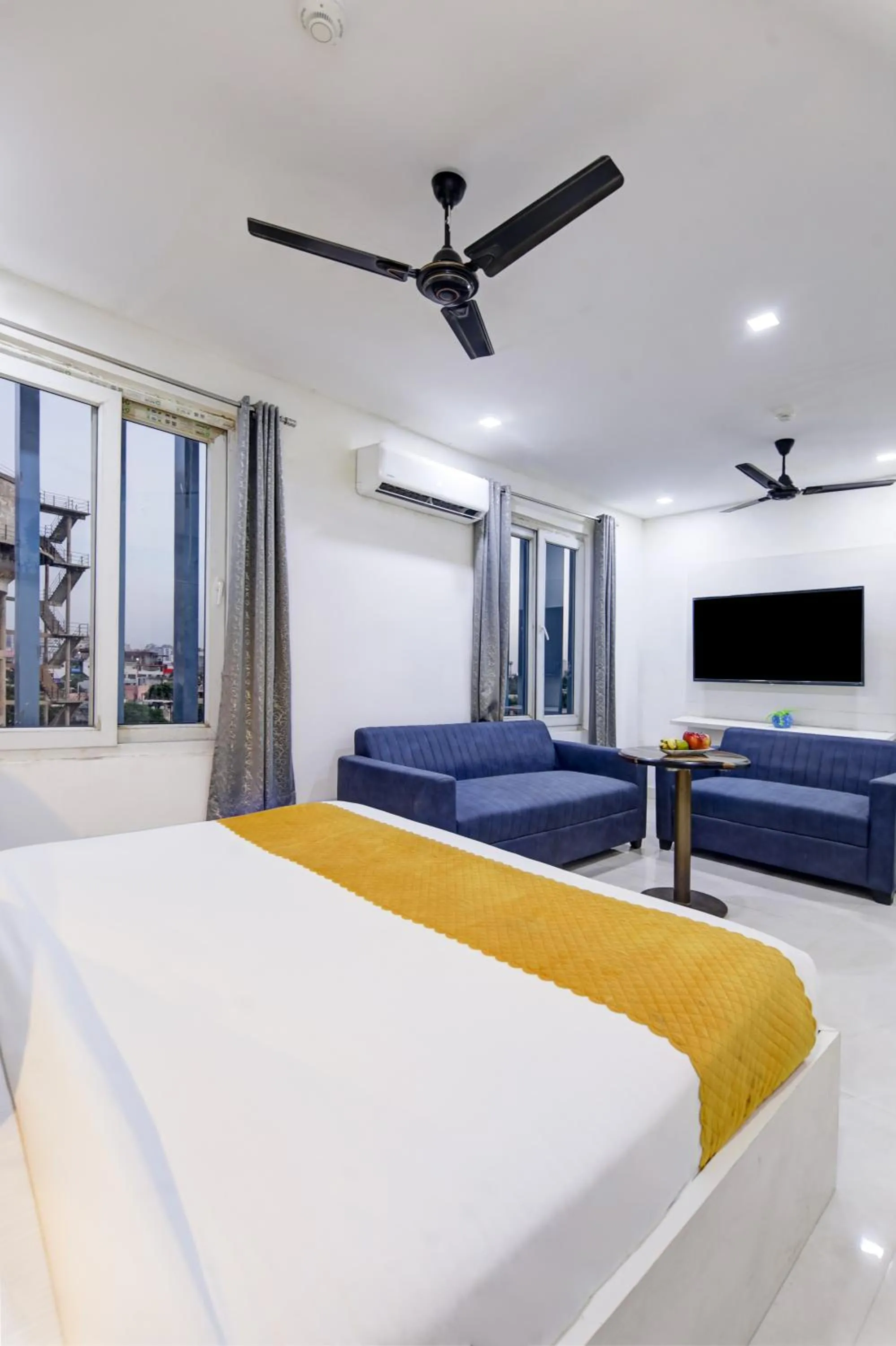 Bed in Status By Hotel The Emporio