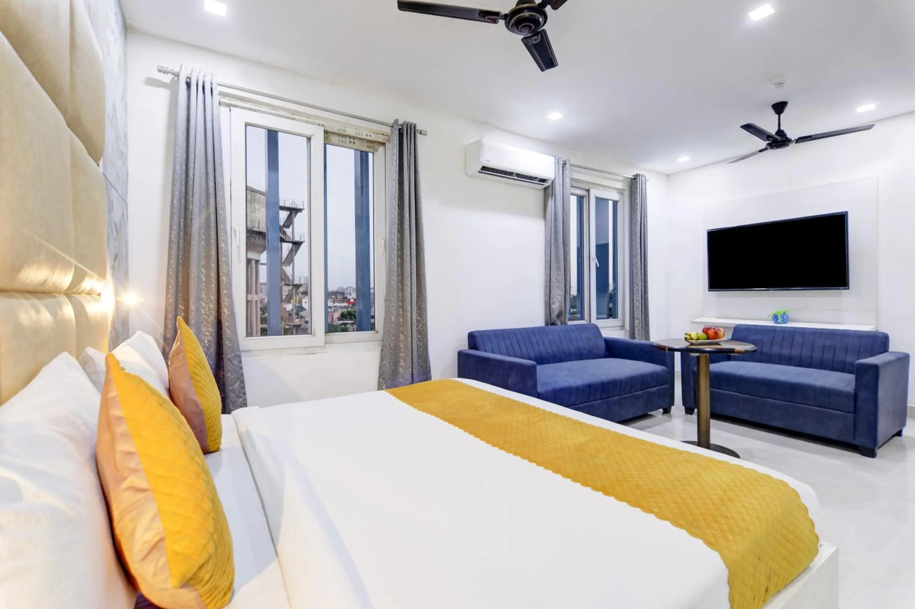 Bed in Status By Hotel The Emporio