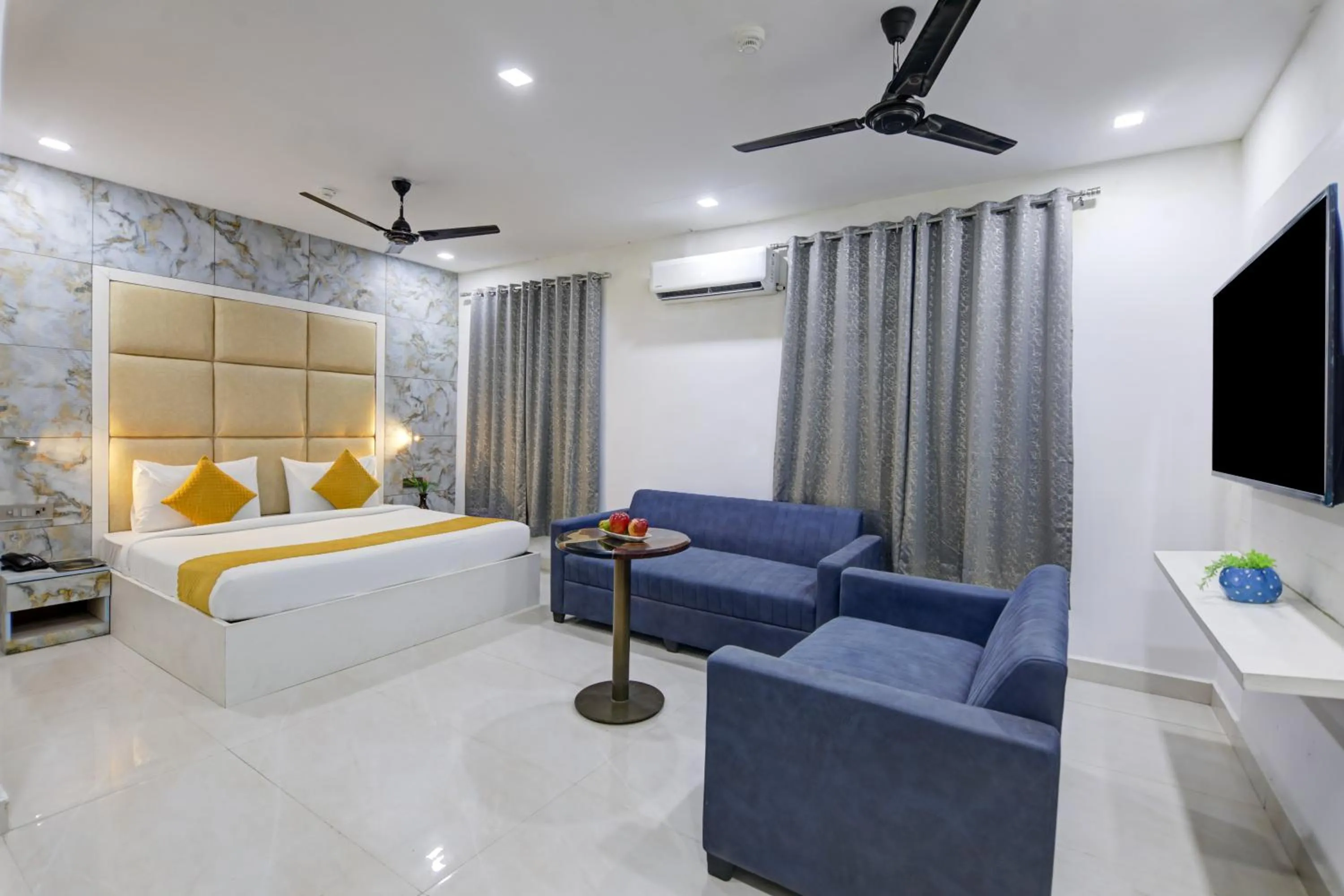 Bed in Status By Hotel The Emporio