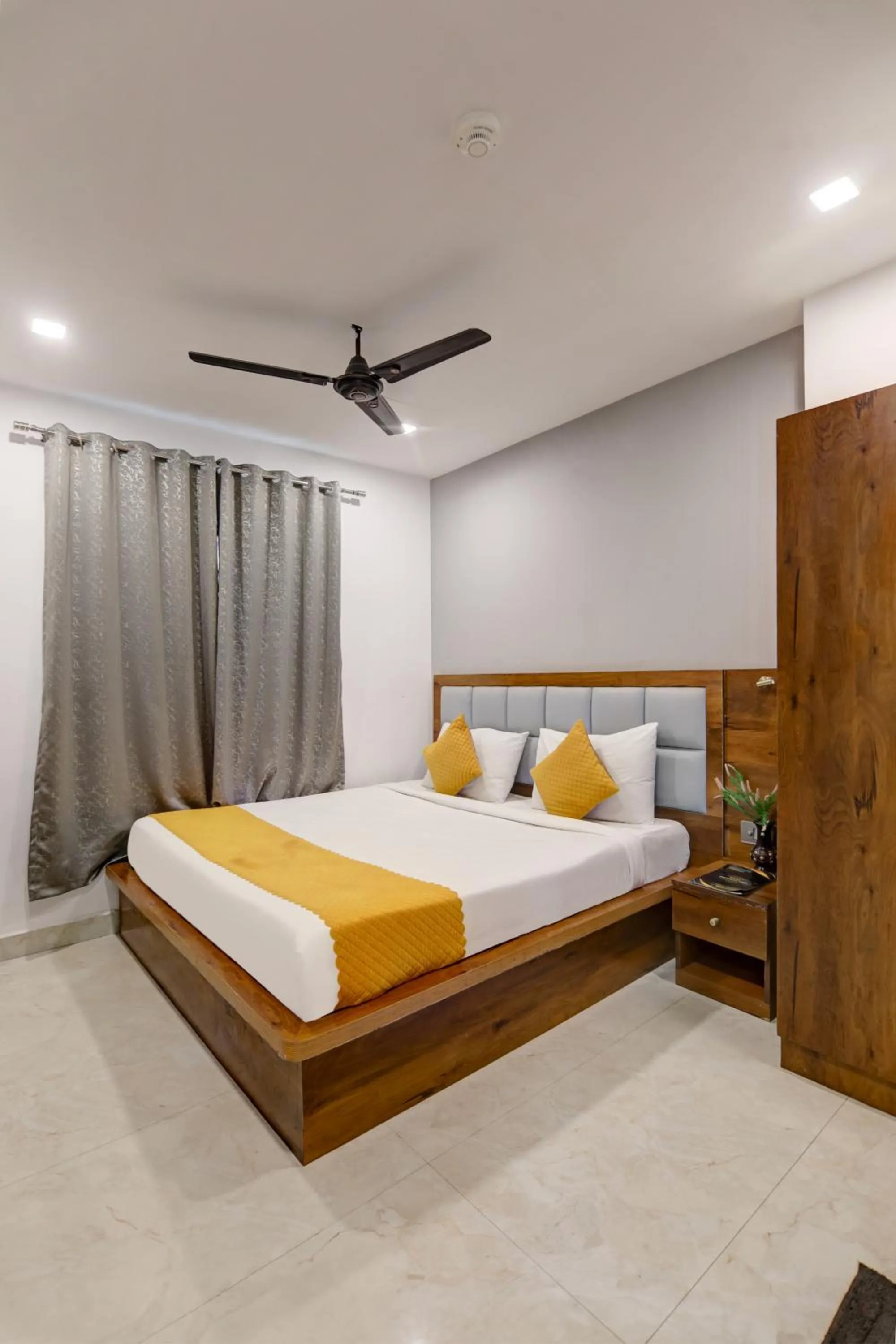 Bed in Status By Hotel The Emporio