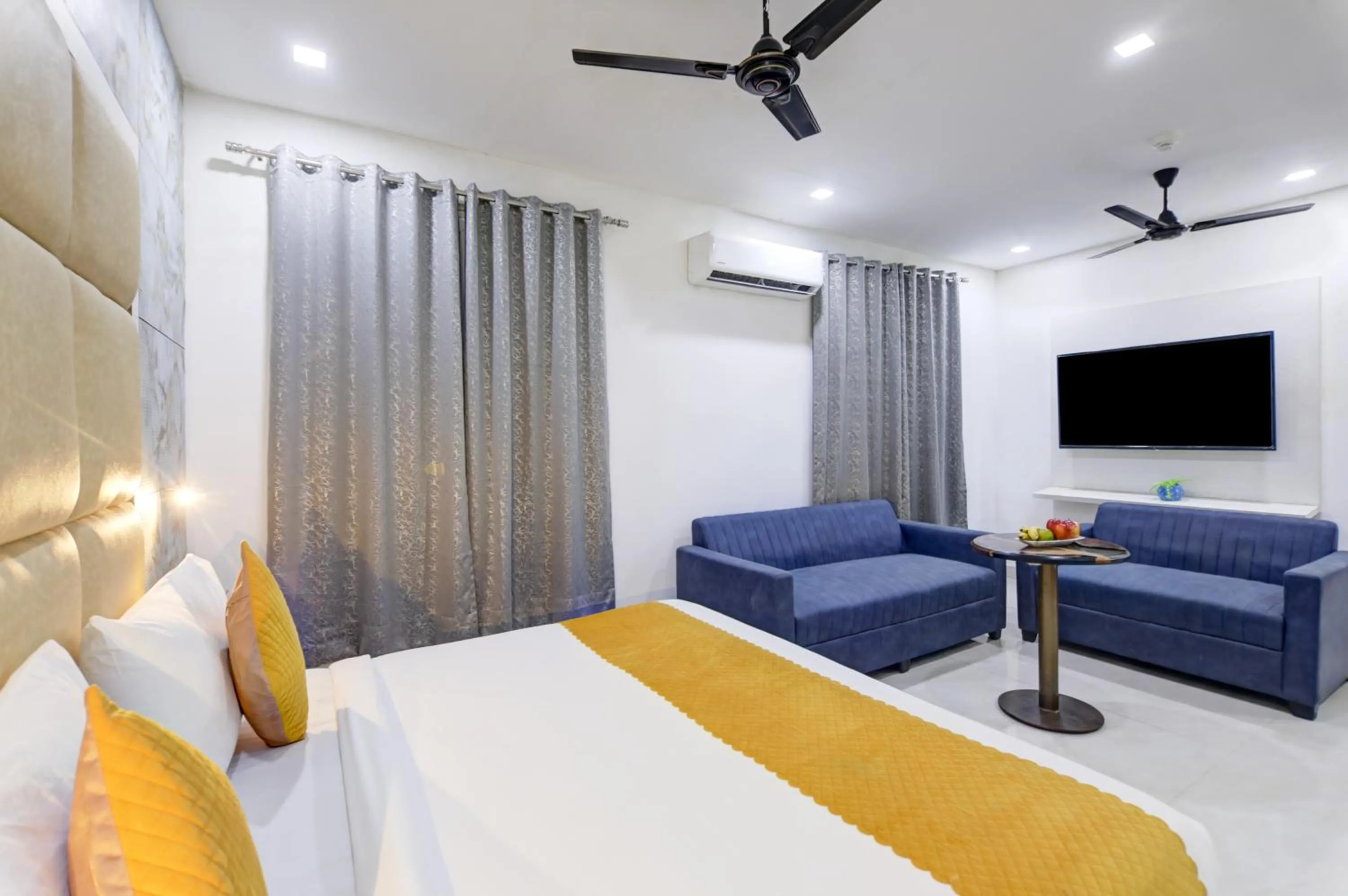 Bed in Status By Hotel The Emporio