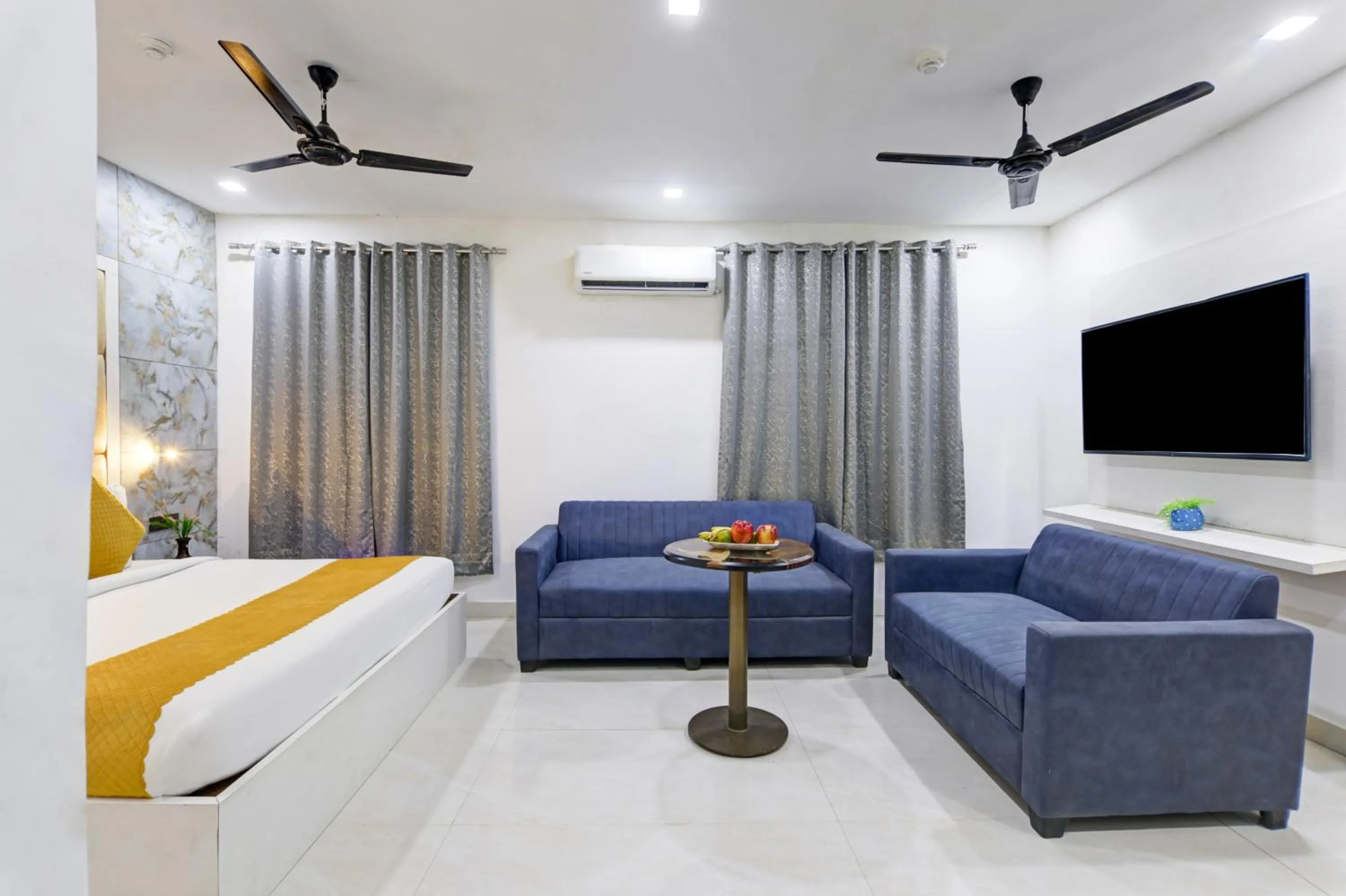 TV and multimedia in Status By Hotel The Emporio