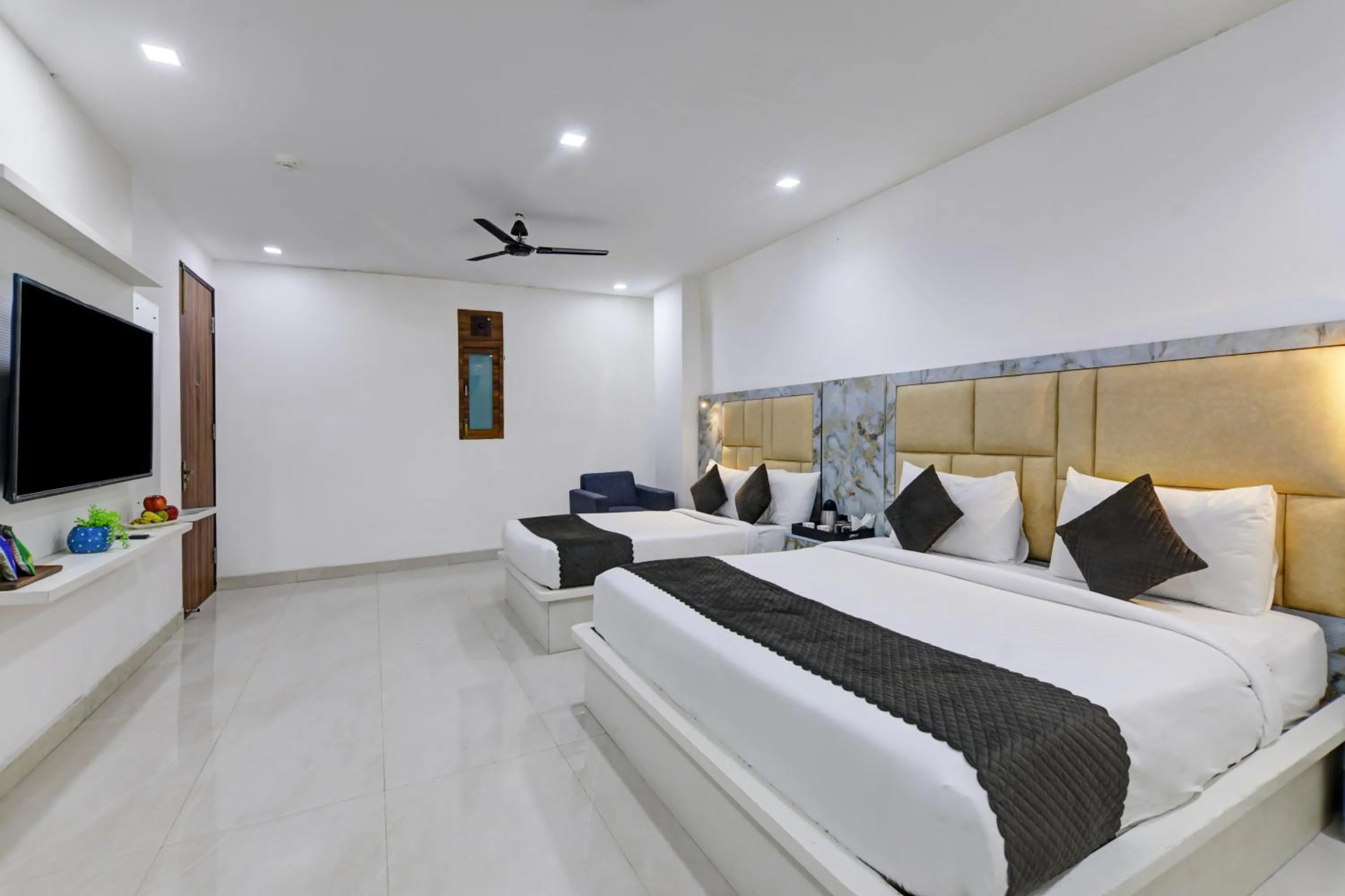 Bed in Status By Hotel The Emporio