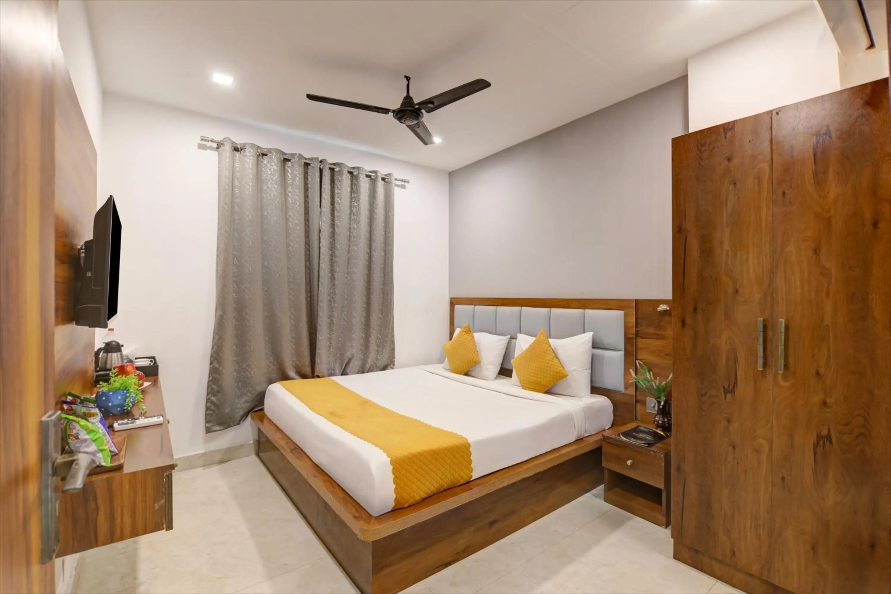 Bed in Status By Hotel The Emporio