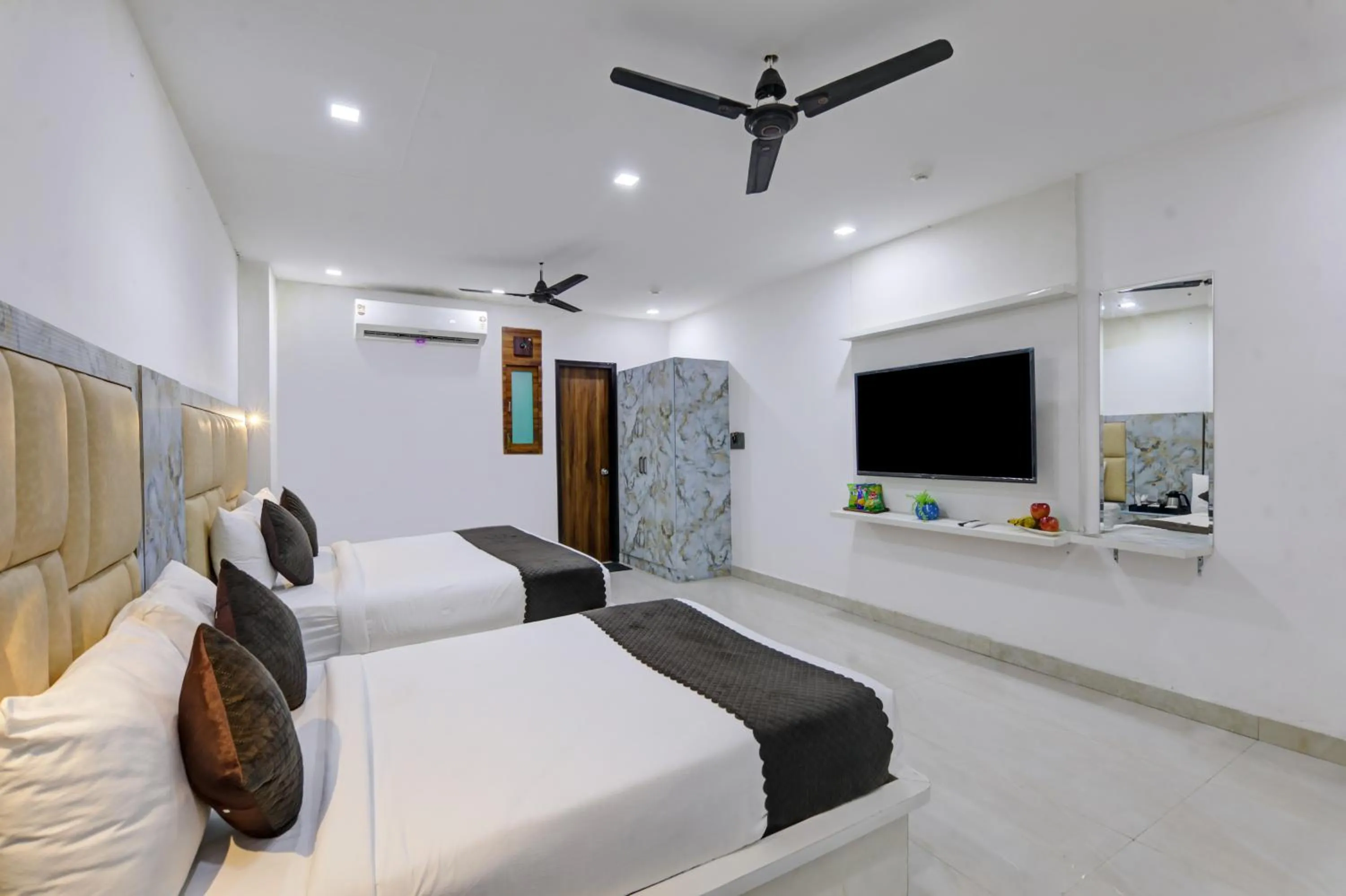 Bed in Status By Hotel The Emporio