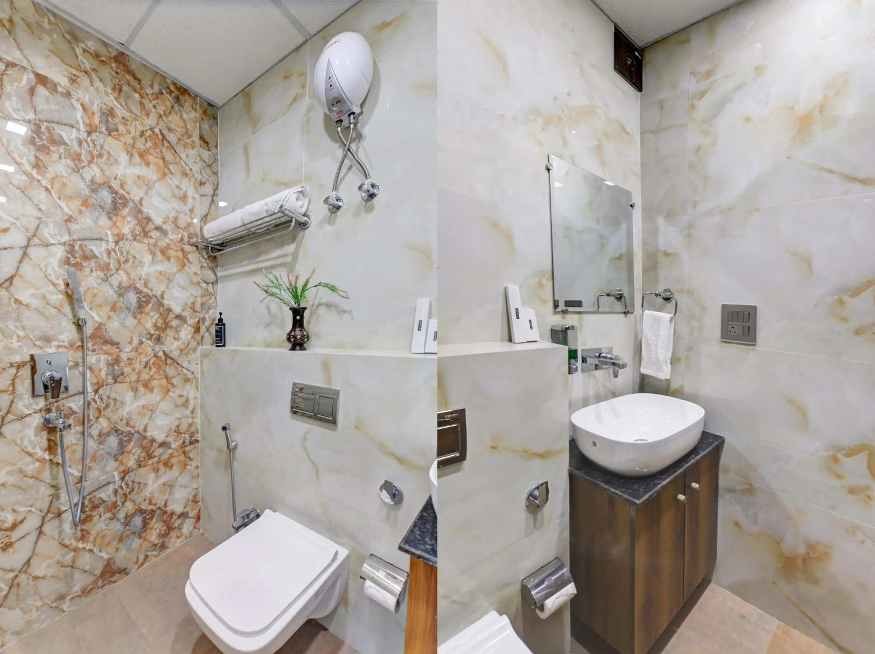 Shower in Status By Hotel The Emporio